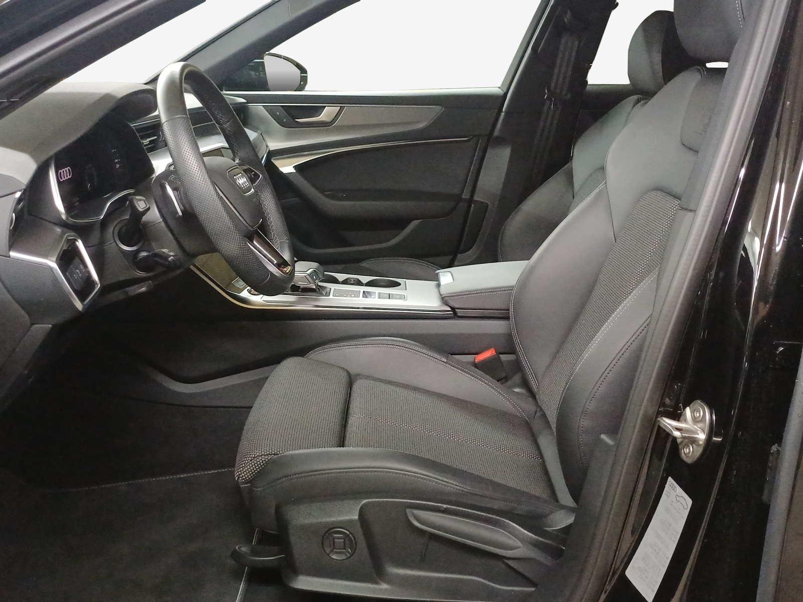 AUDI A6 Avant 50 TFSIe Attraction advanced quattro S-tronic-image-7