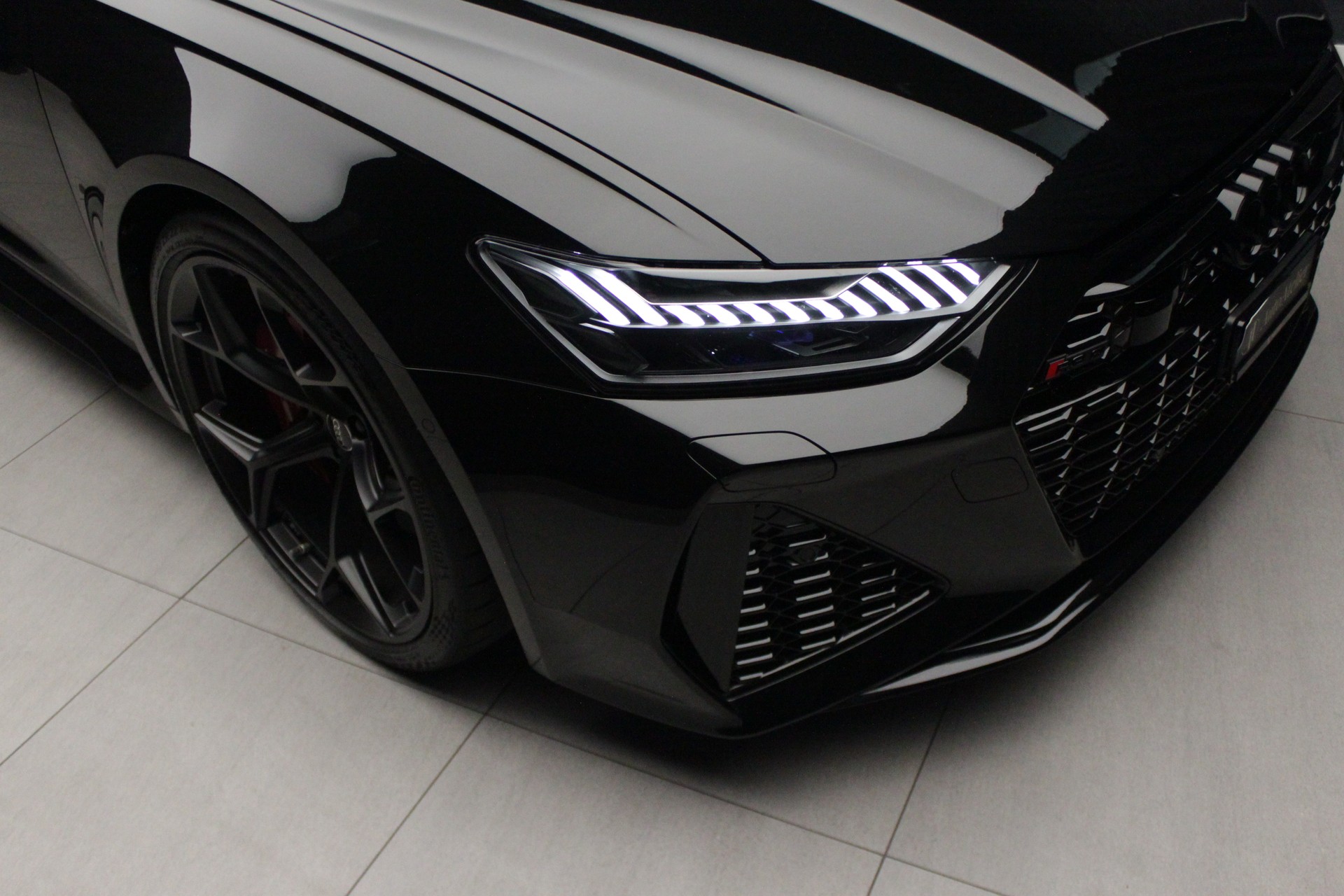 AUDI RS6 Avant 4.0 TFSI V8 Performance quattro-image-4