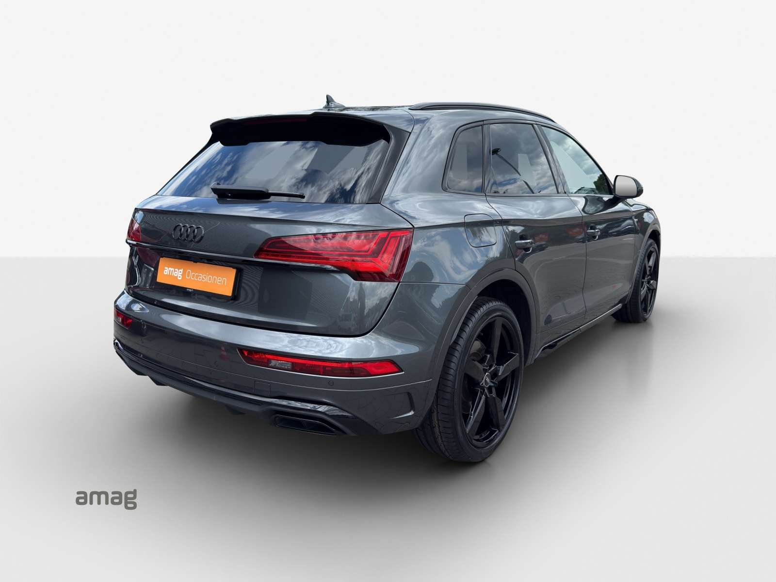 AUDI Q5 40 TDI Black Edition quattro S-tronic-image-4