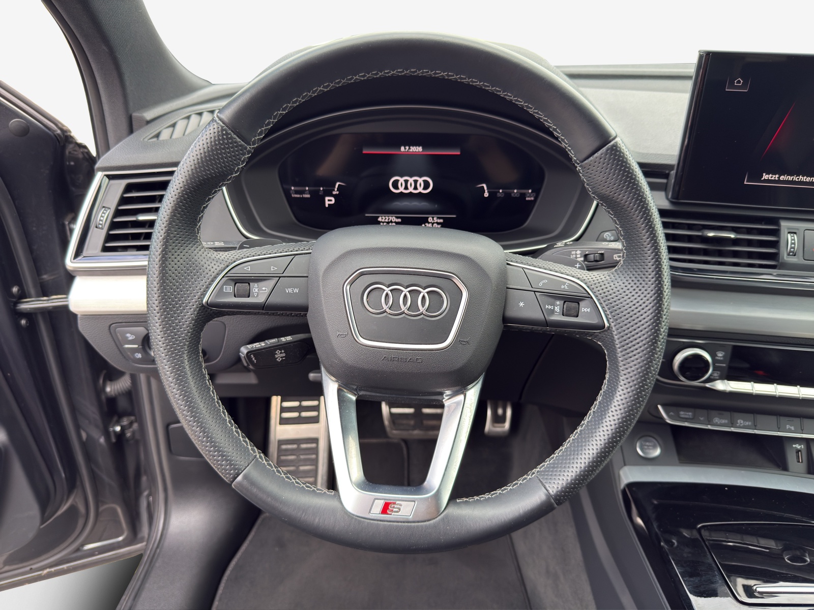 AUDI Q5 40 TDI Black Edition quattro S-tronic-image-9