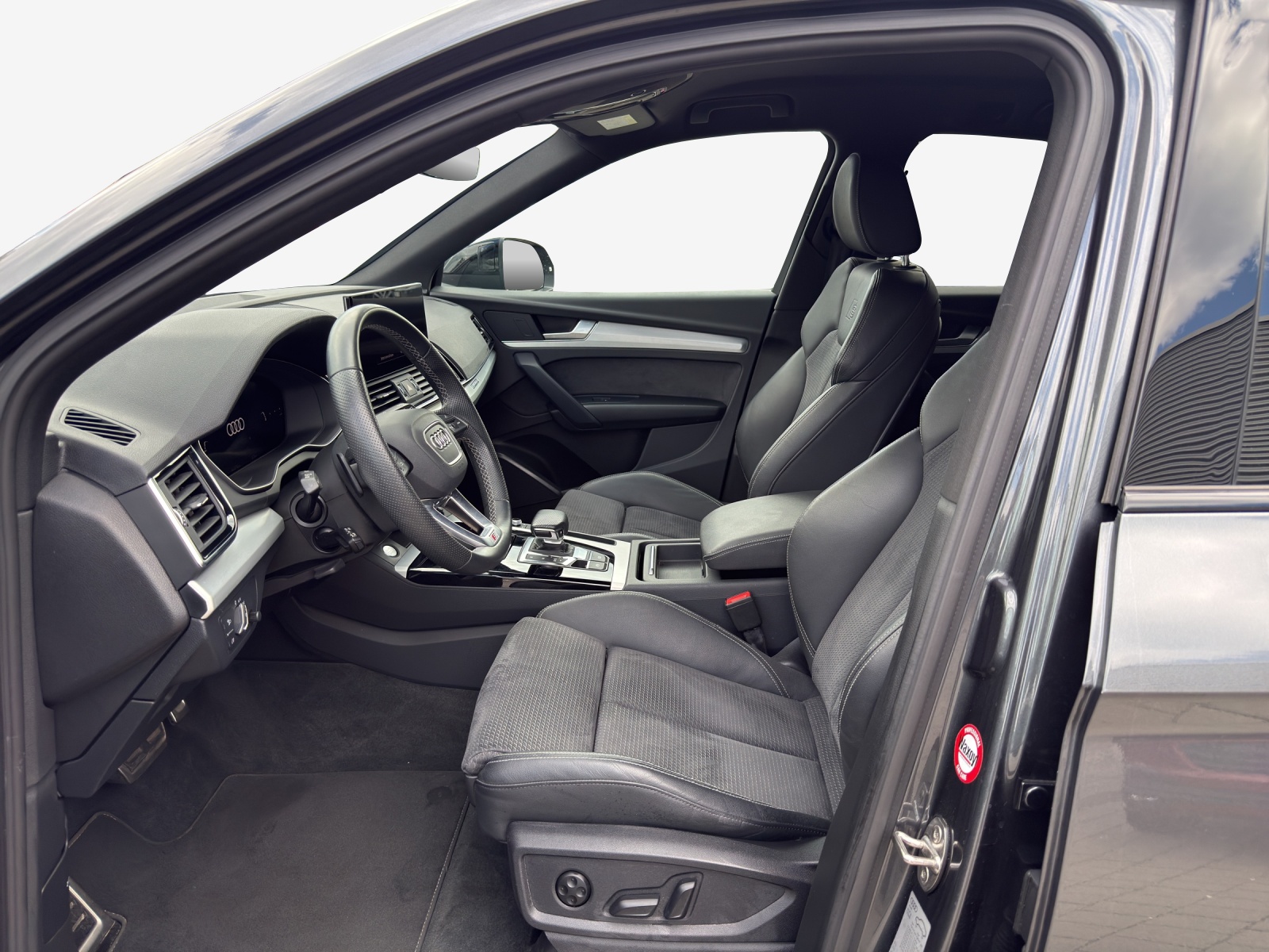 AUDI Q5 40 TDI Black Edition quattro S-tronic-image-7
