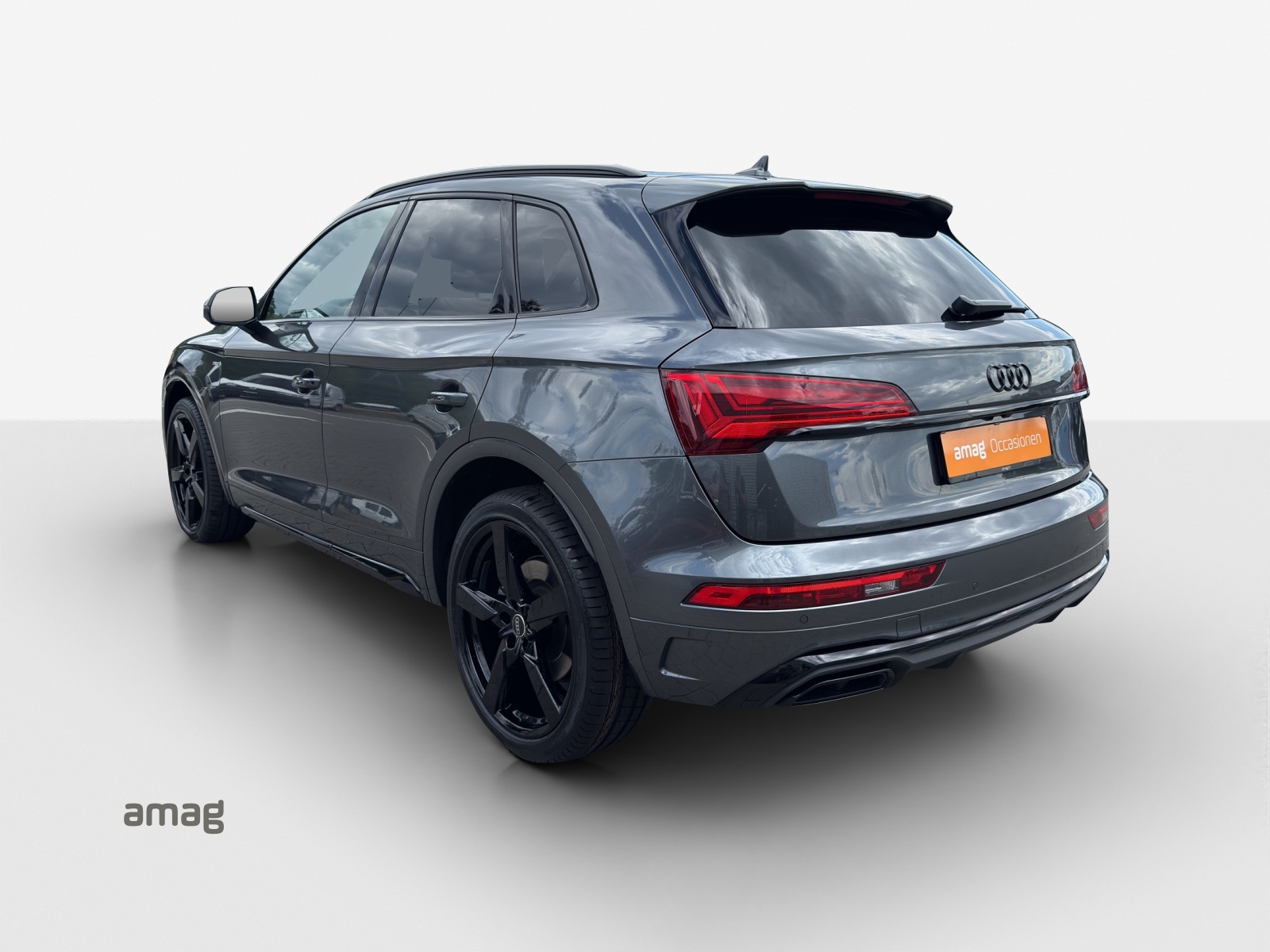 AUDI Q5 40 TDI Black Edition quattro S-tronic-image-2