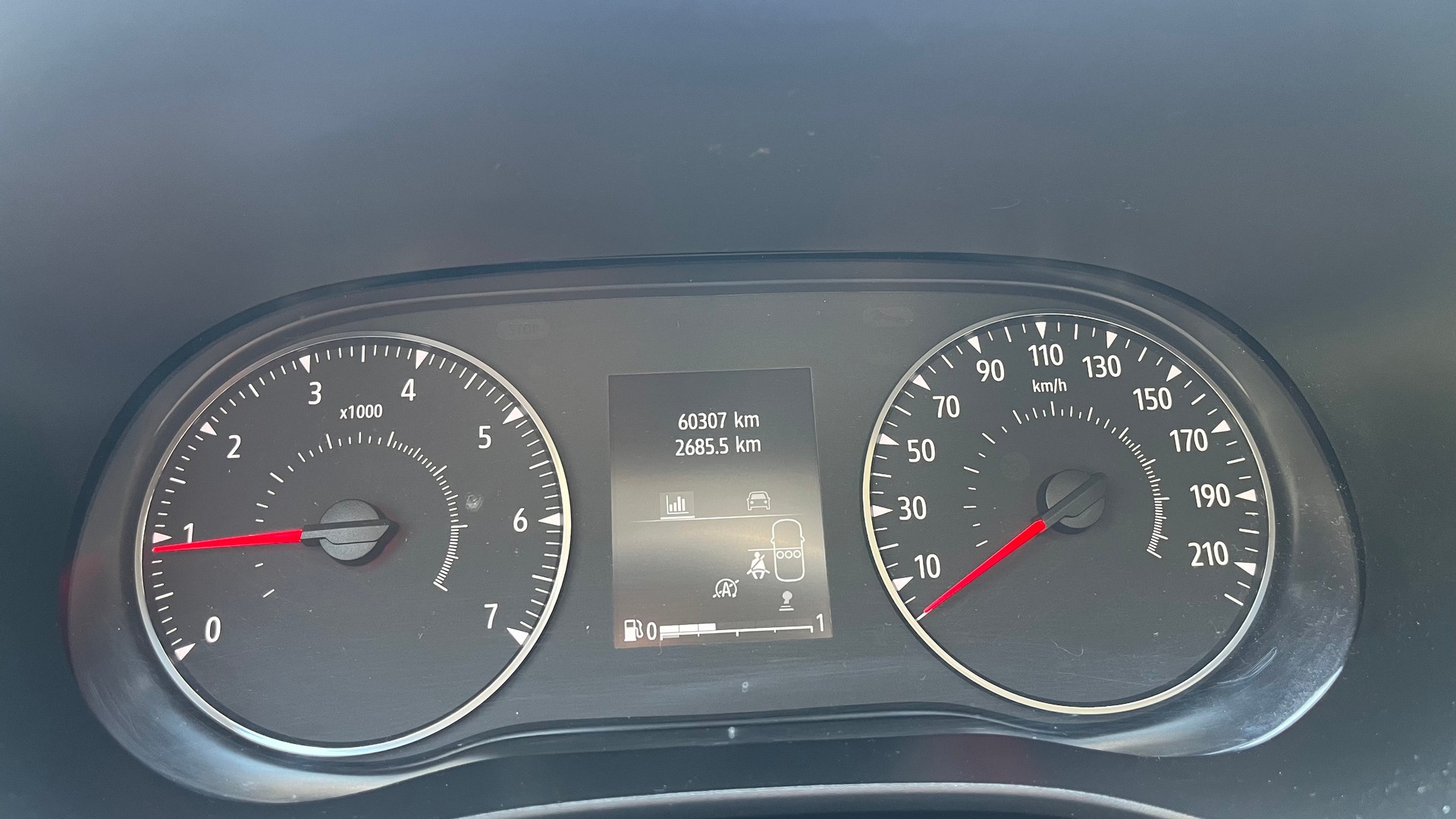 DACIA Jogger TCe 110 Comfort-image-12