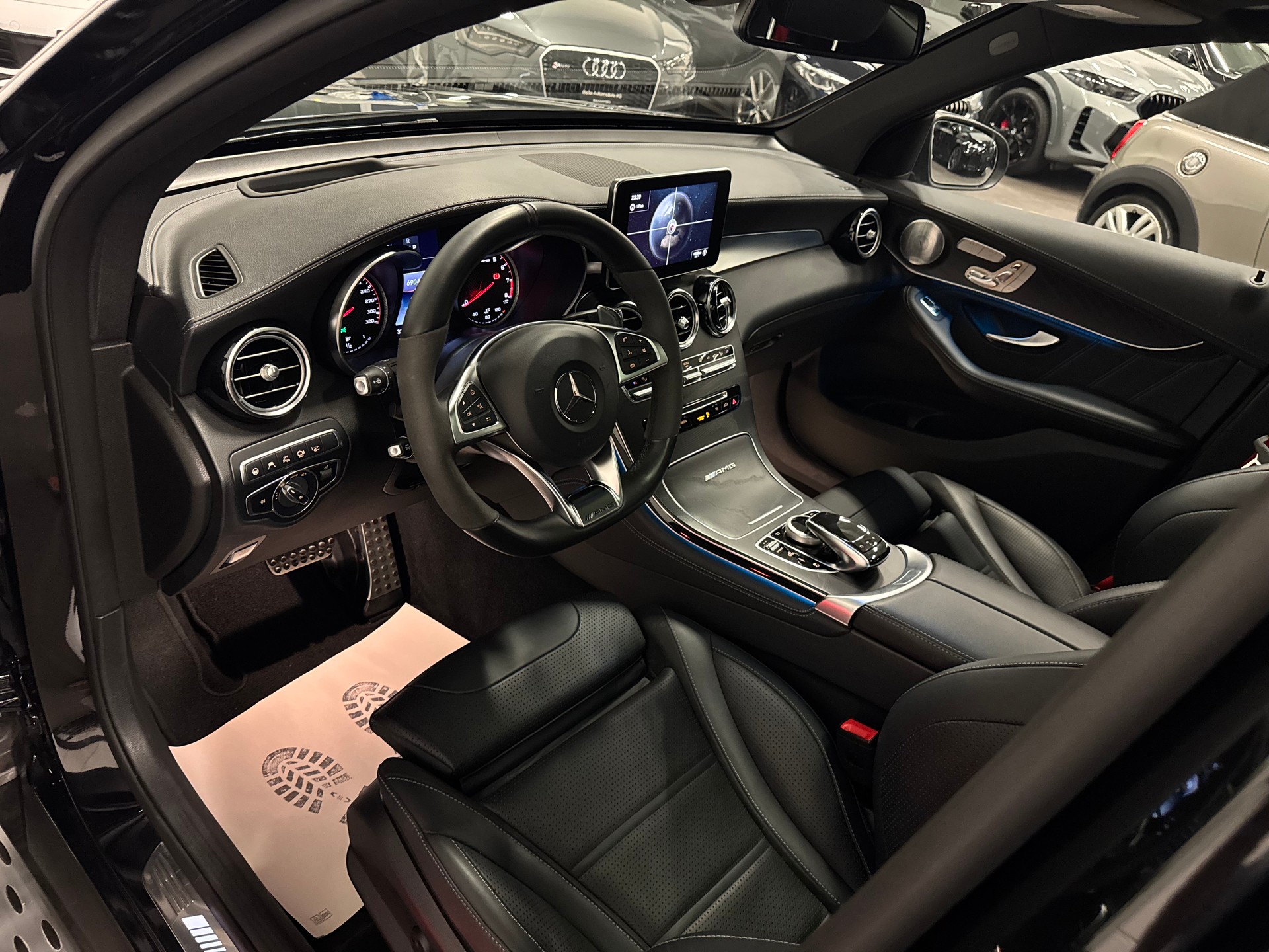MERCEDES-BENZ GLC 63 S AMG 4Matic+ 9G-Tronic-image-16