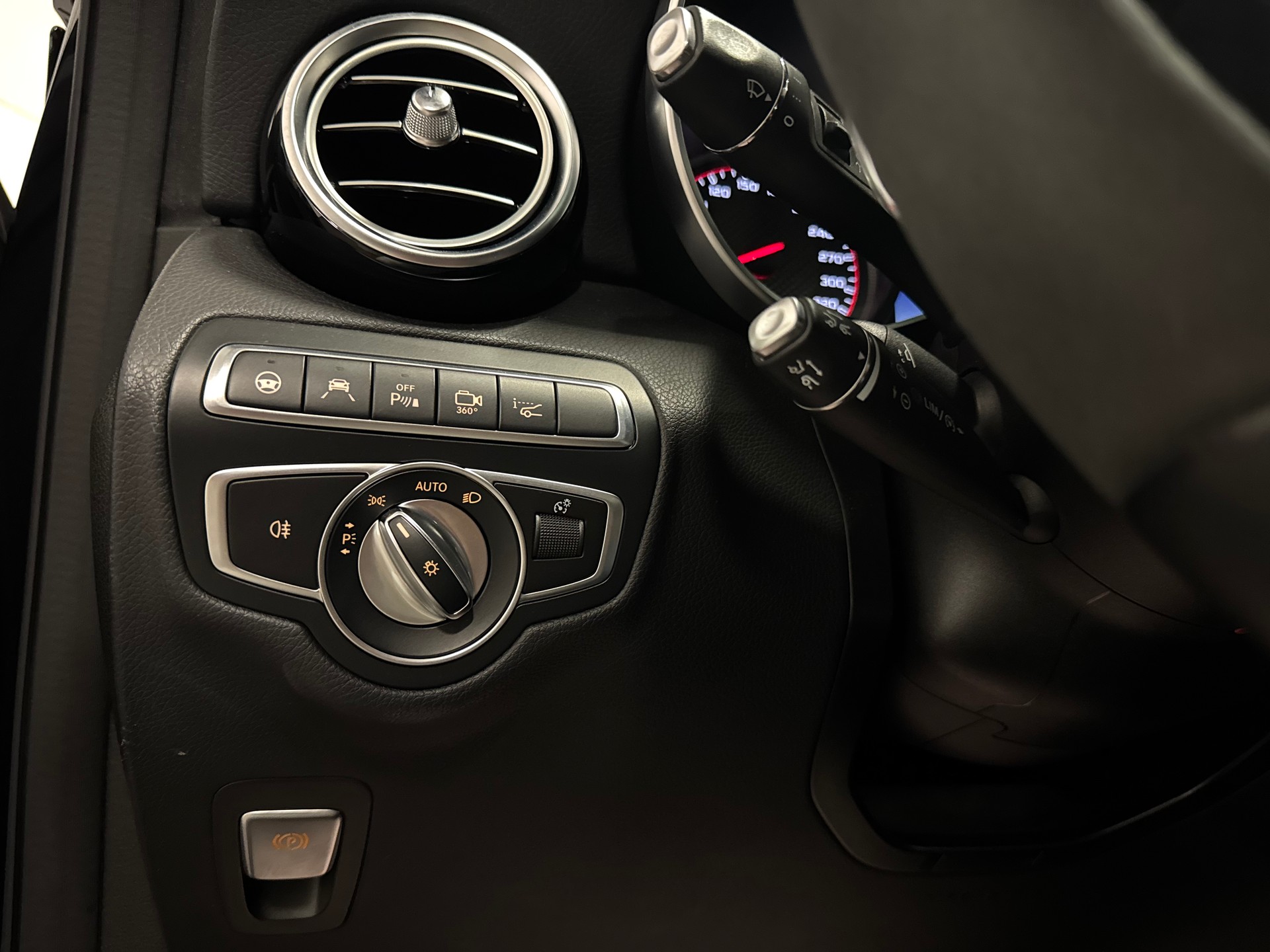MERCEDES-BENZ GLC 63 S AMG 4Matic+ 9G-Tronic-image-27
