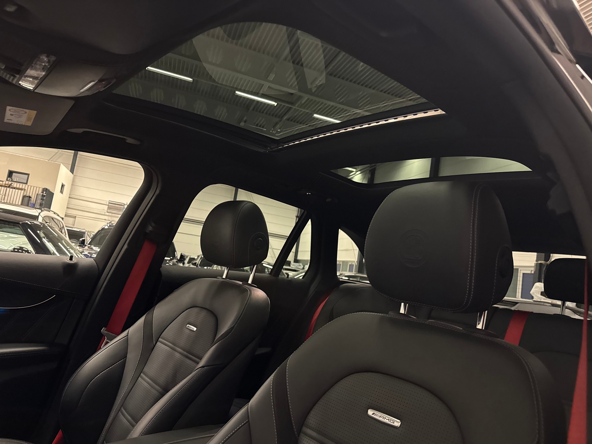MERCEDES-BENZ GLC 63 S AMG 4Matic+ 9G-Tronic-image-17