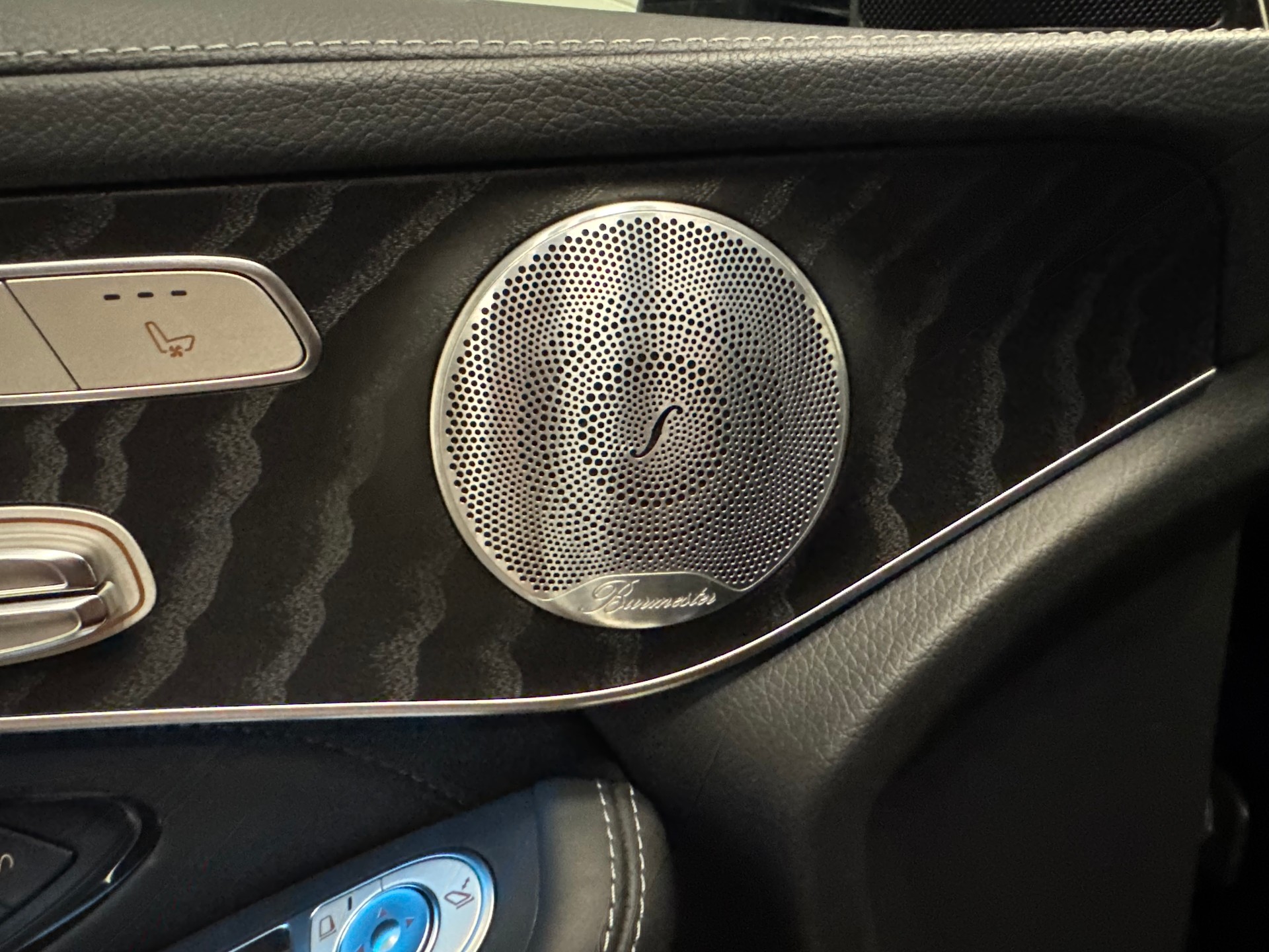 MERCEDES-BENZ GLC 63 S AMG 4Matic+ 9G-Tronic-image-28