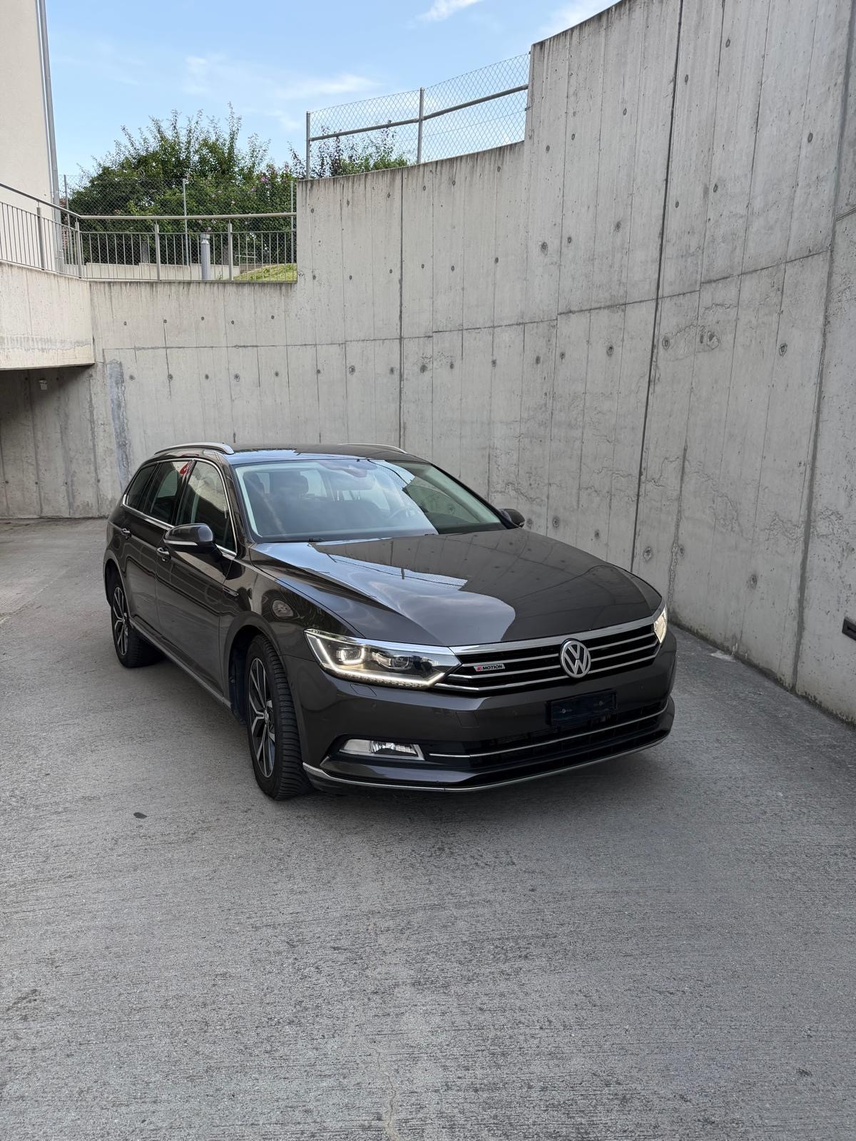 VW Passat Variant 2.0 TDI BMT Highline DSG 4Motion-image-7