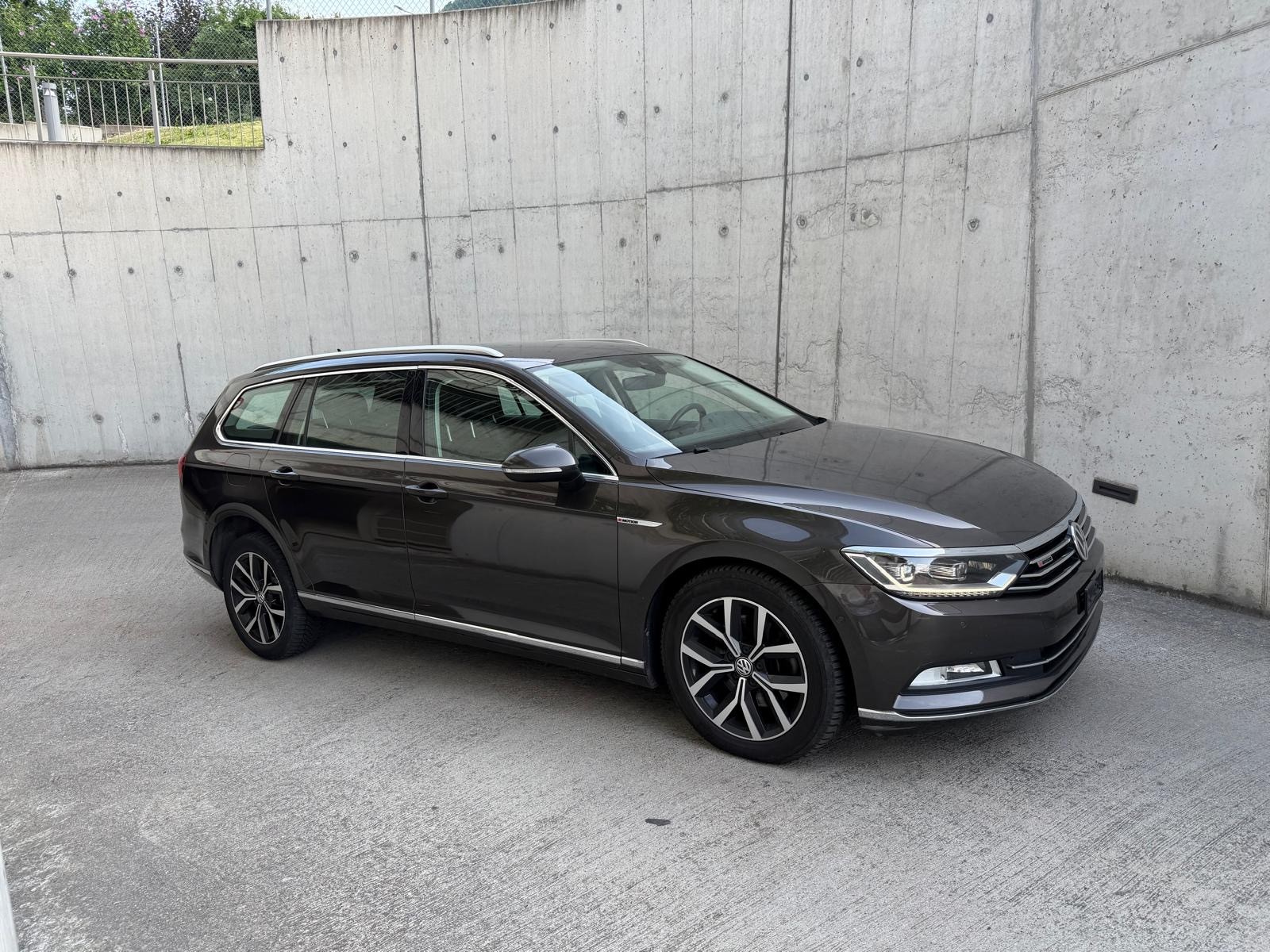 VW Passat Variant 2.0 TDI BMT Highline DSG 4Motion-image-2