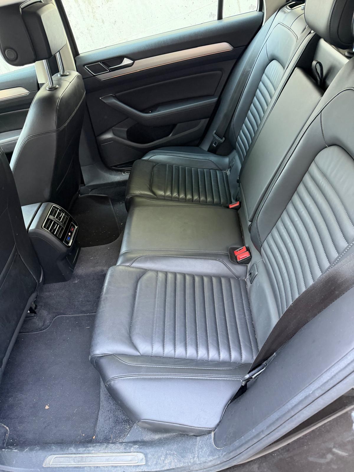 VW Passat Variant 2.0 TDI BMT Highline DSG 4Motion-image-5