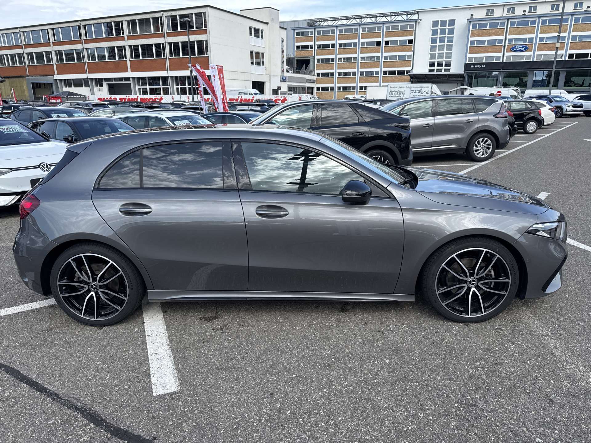 MERCEDES-BENZ A 200 AMG-Line Advanced Plus DCT-Automat-image-10