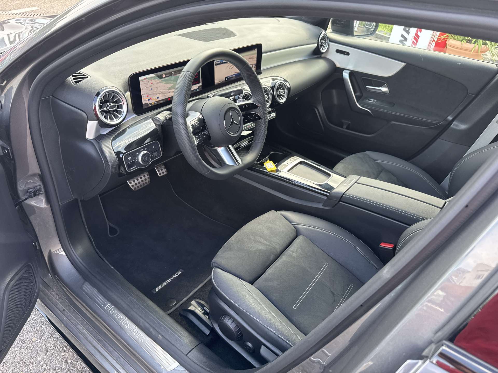 MERCEDES-BENZ A 200 AMG-Line Advanced Plus DCT-Automat-image-5