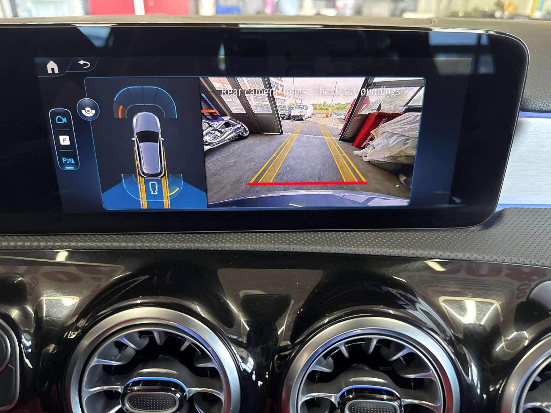 MERCEDES-BENZ A 200 AMG-Line Advanced Plus DCT-Automat-image-9