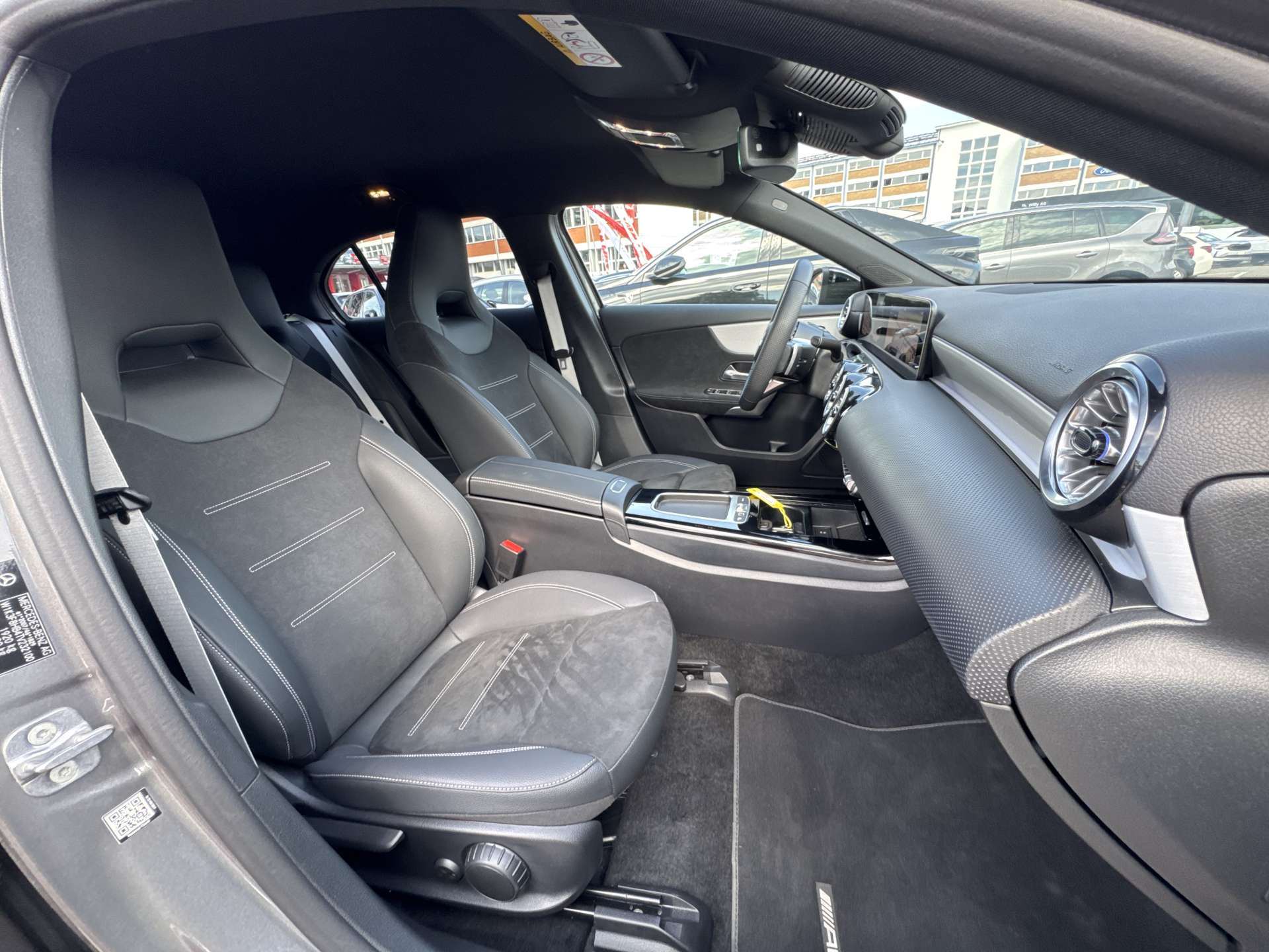 MERCEDES-BENZ A 200 AMG-Line Advanced Plus DCT-Automat-image-12