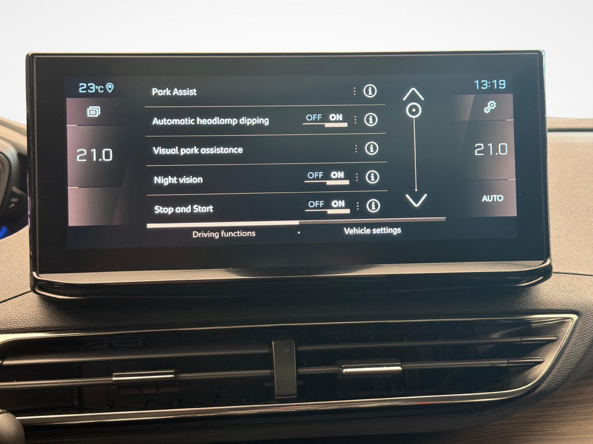 PEUGEOT 5008 1.6 PureTech GT Pack-image-18