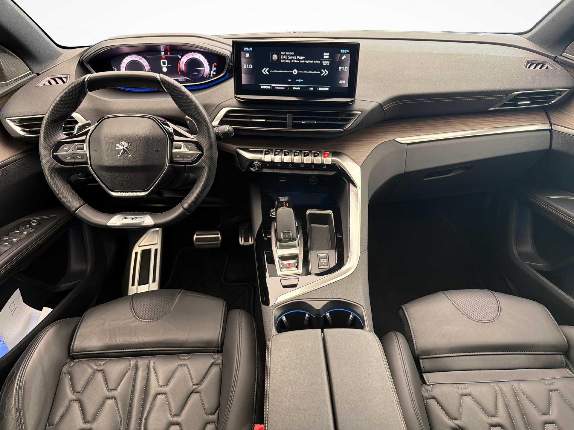 PEUGEOT 5008 1.6 PureTech GT Pack-image-8