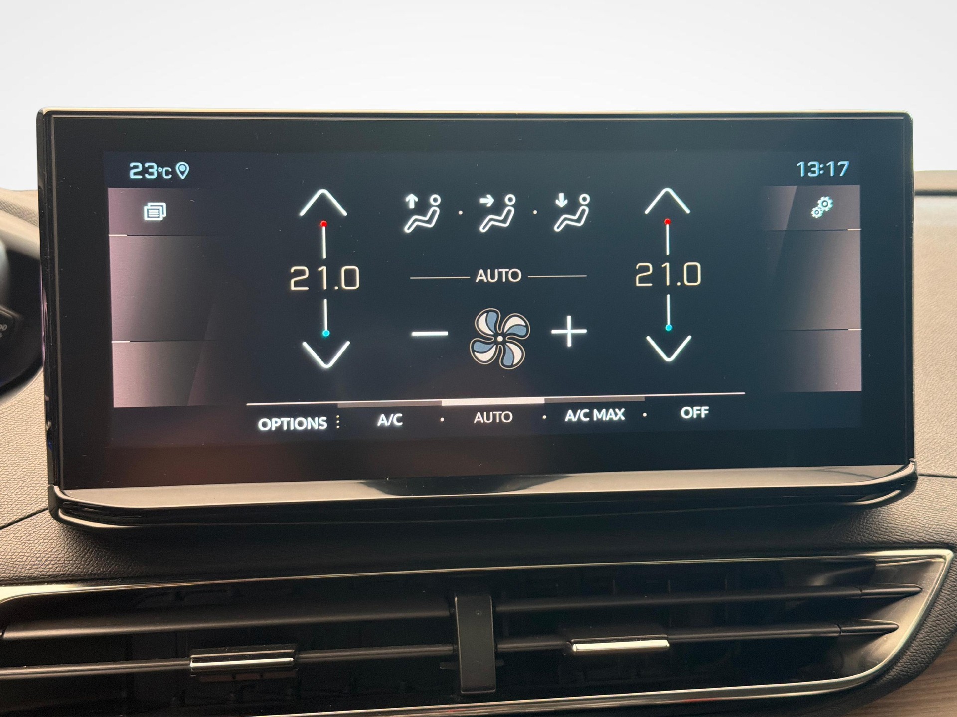 PEUGEOT 5008 1.6 PureTech GT Pack-image-16