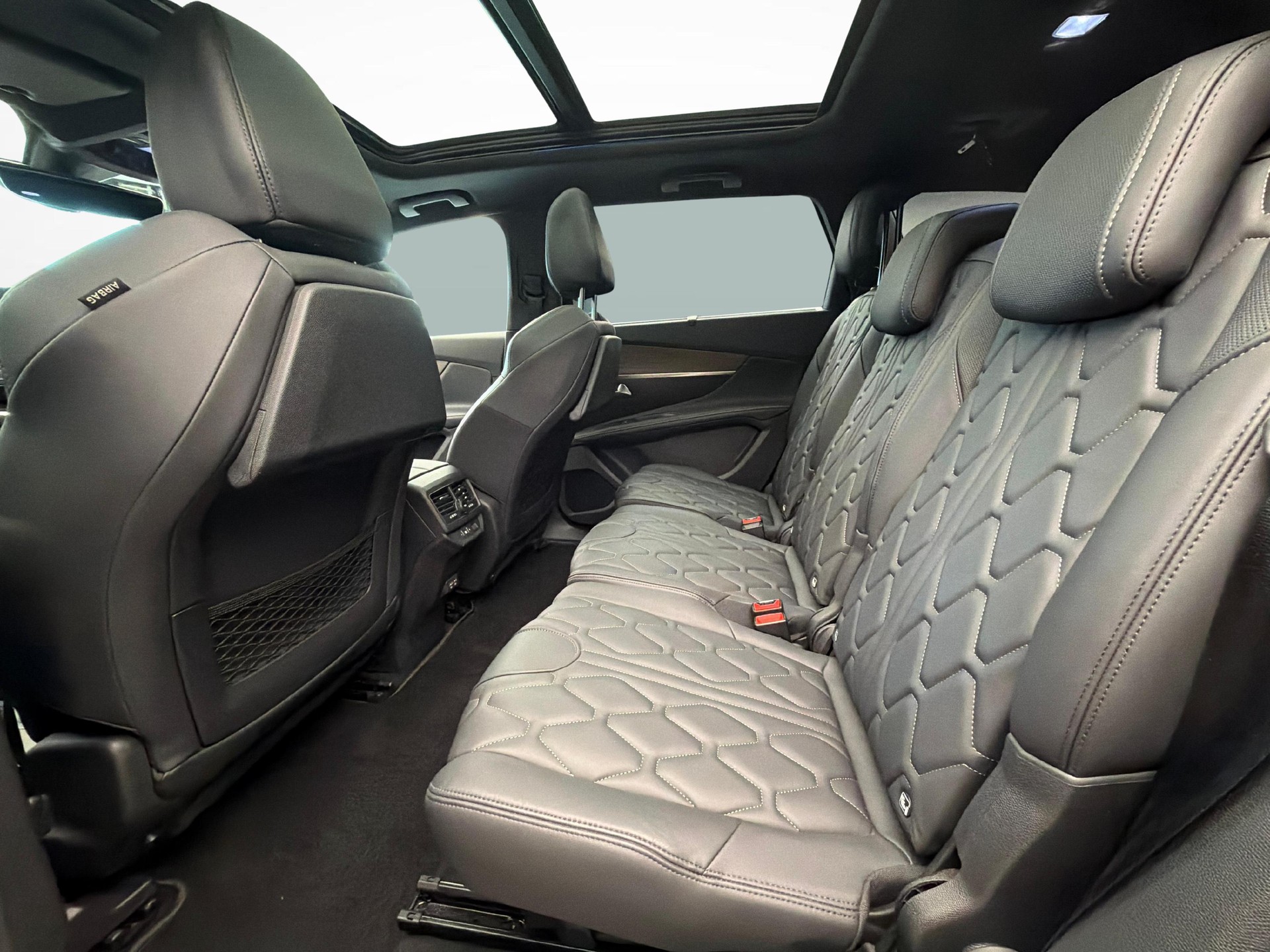 PEUGEOT 5008 1.6 PureTech GT Pack-image-10