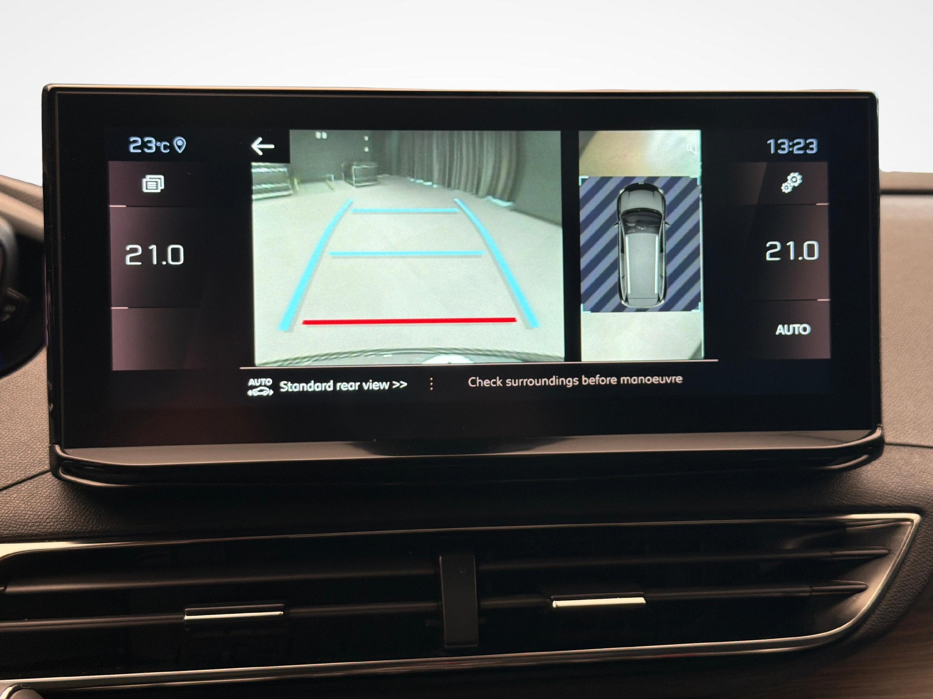 PEUGEOT 5008 1.6 PureTech GT Pack-image-14