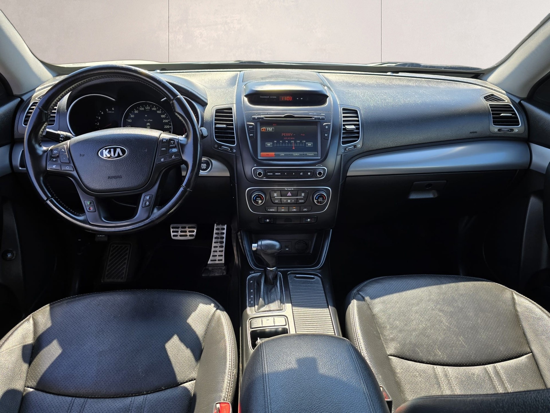KIA Sorento 2.2 CRDI LX Automatic-image-8