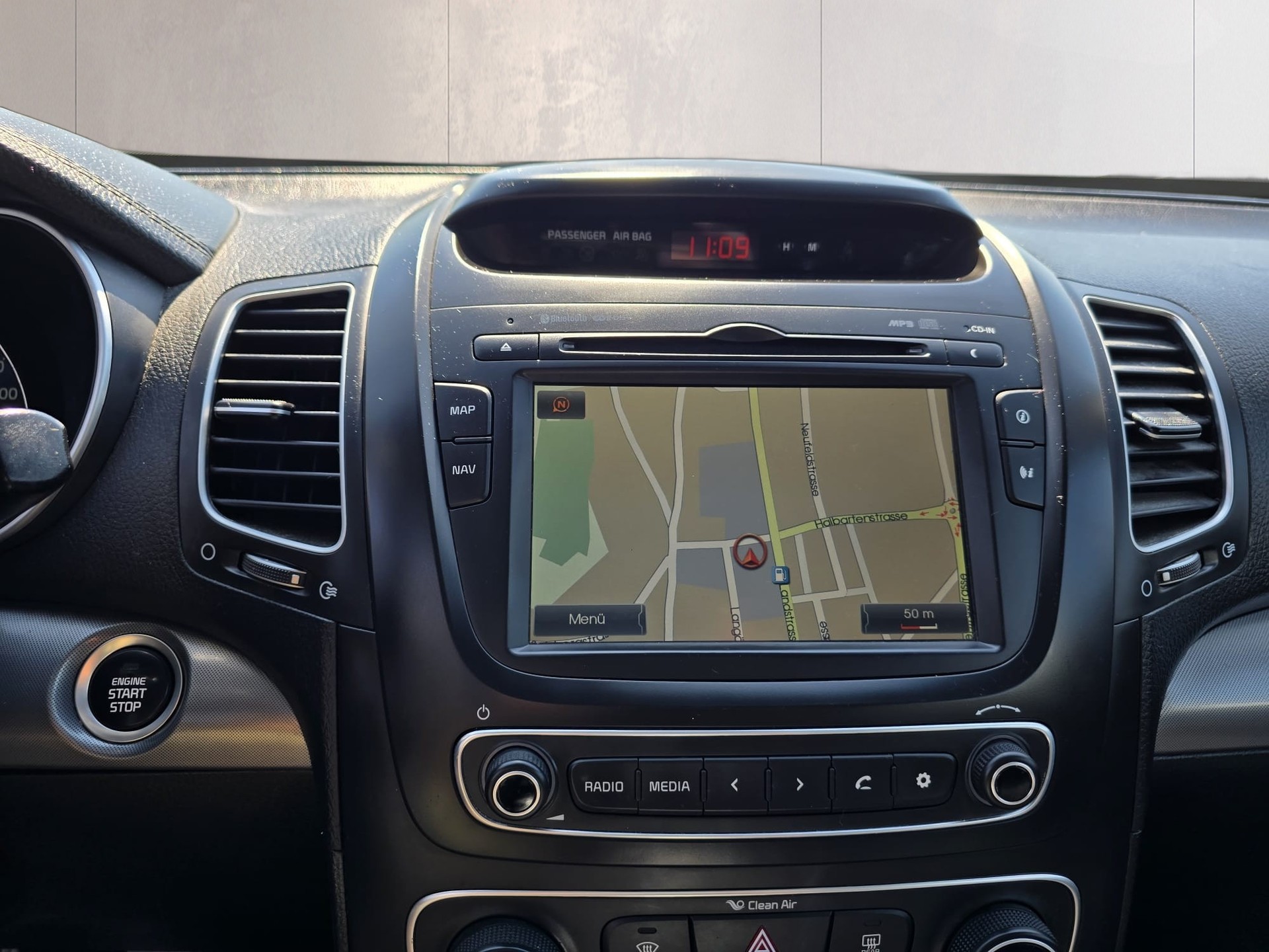 KIA Sorento 2.2 CRDI LX Automatic-image-11