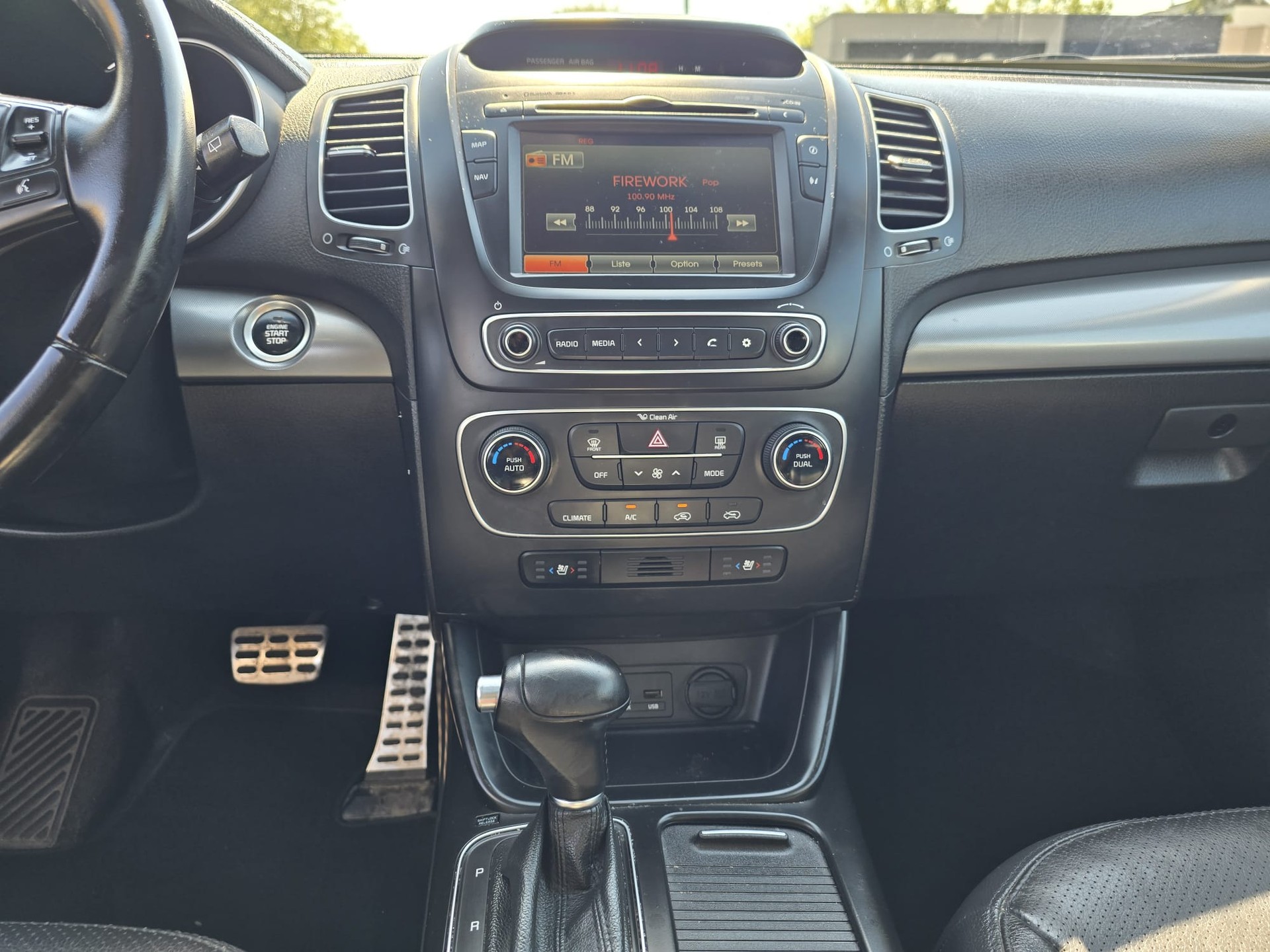 KIA Sorento 2.2 CRDI LX Automatic-image-14