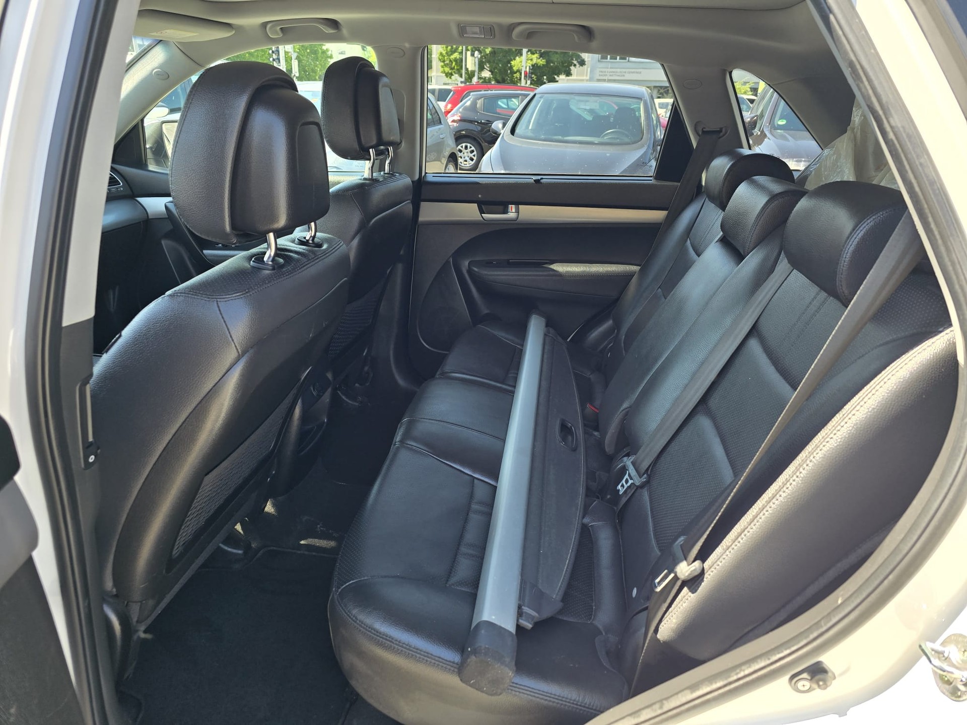 KIA Sorento 2.2 CRDI LX Automatic-image-10