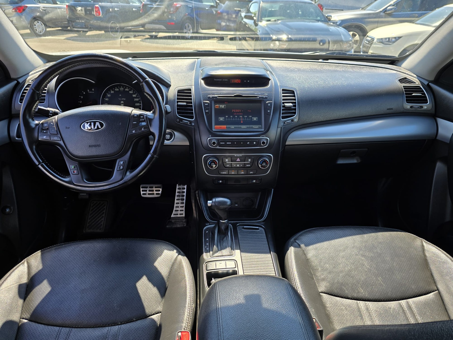 KIA Sorento 2.2 CRDI LX Automatic-image-8