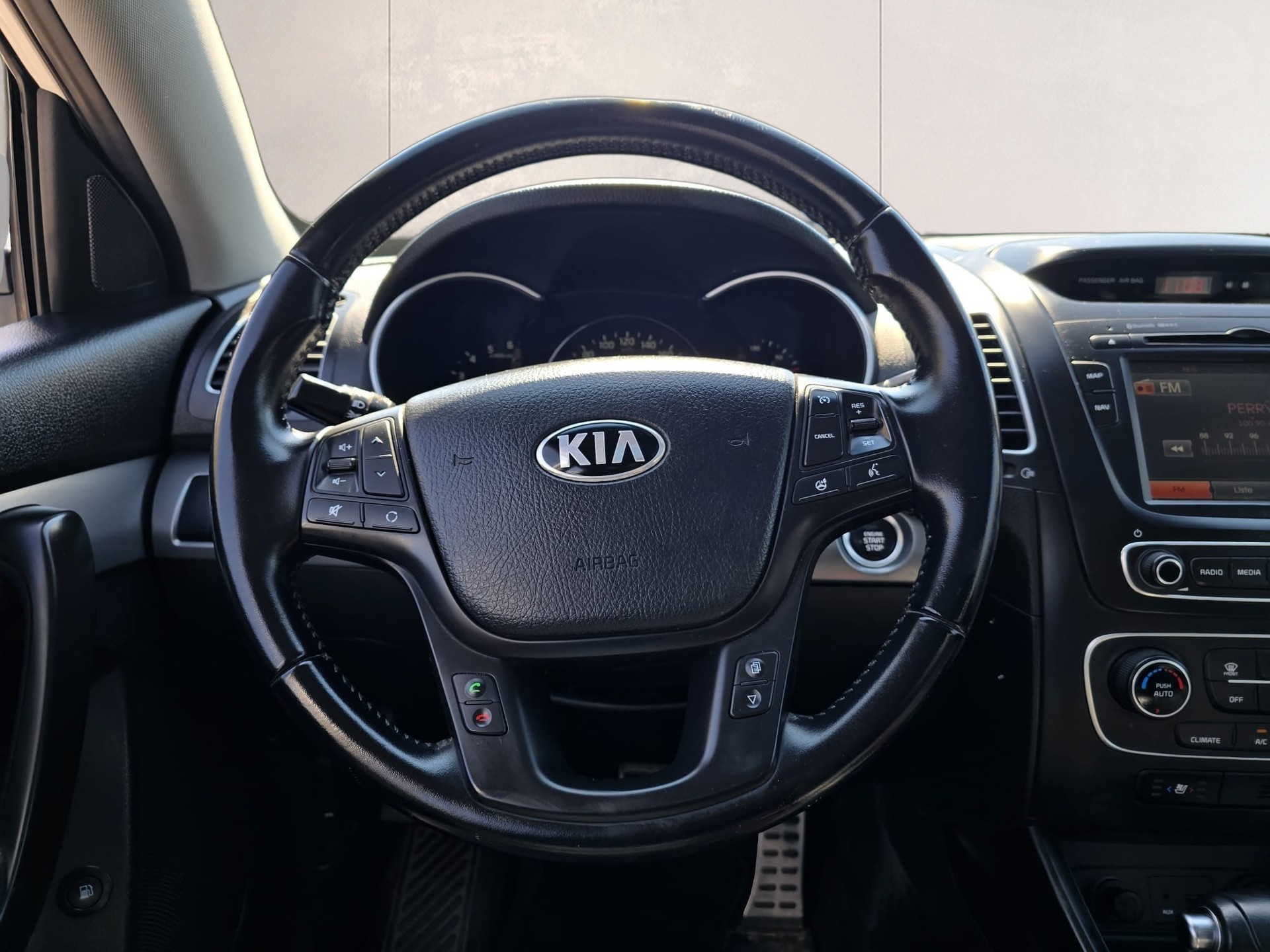 KIA Sorento 2.2 CRDI LX Automatic-image-10