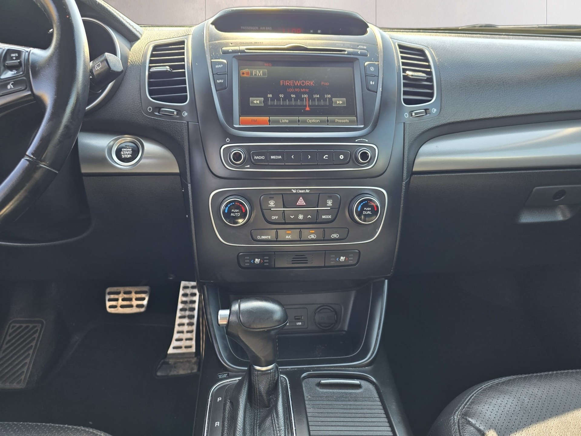 KIA Sorento 2.2 CRDI LX Automatic-image-9