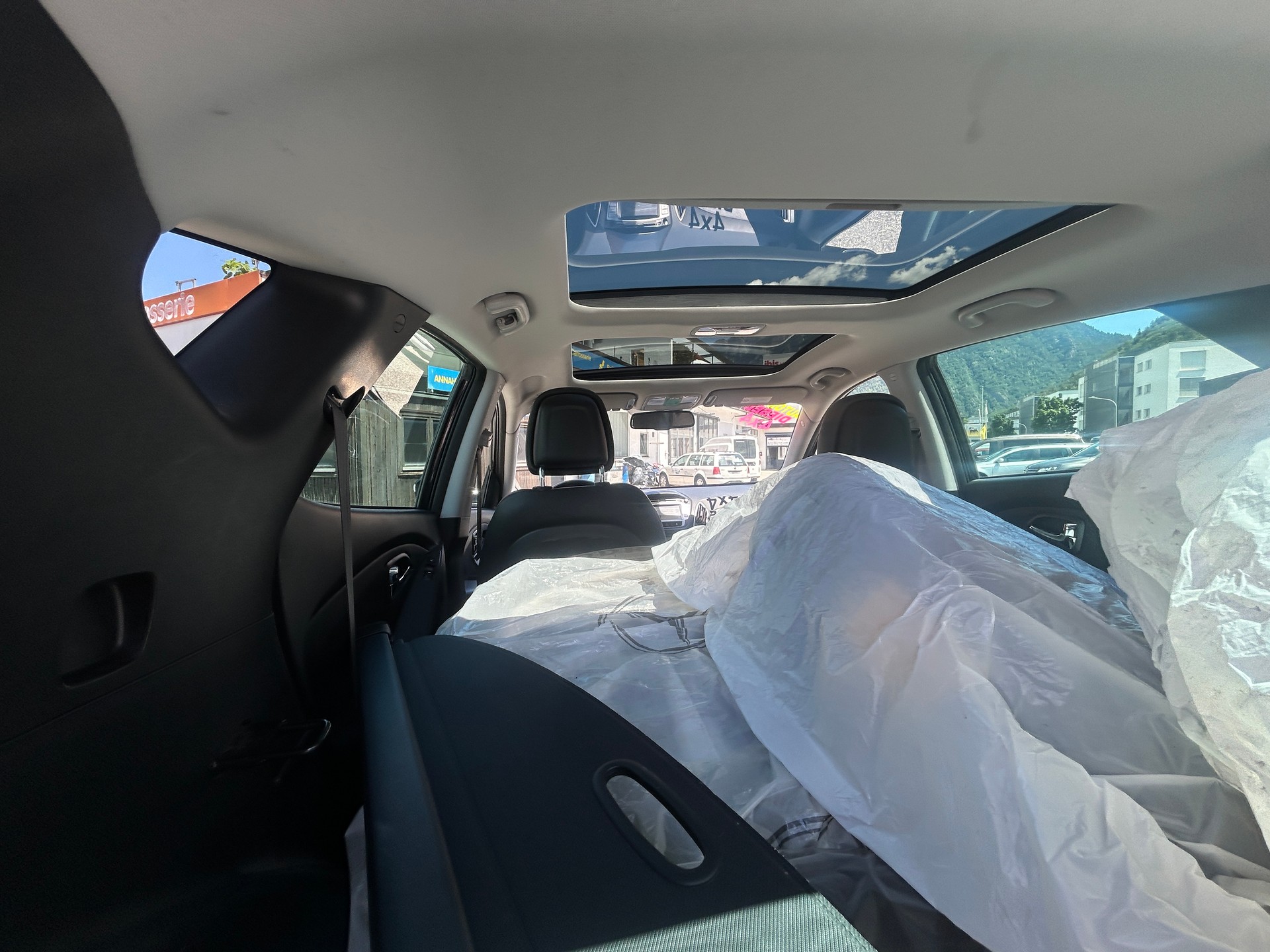 HYUNDAI iX 35 2.0 Premium 4WD-image-8
