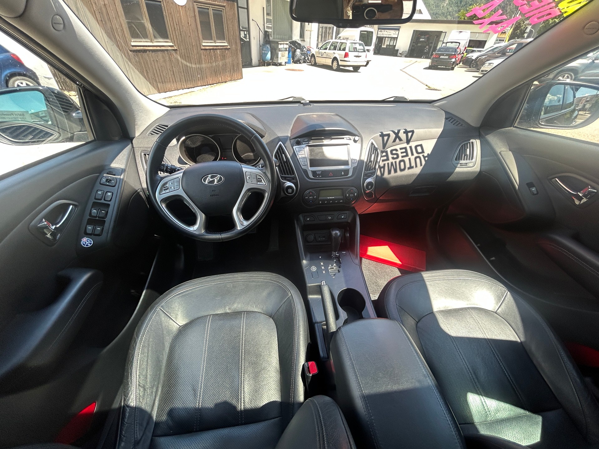 HYUNDAI iX 35 2.0 Premium 4WD-image-9