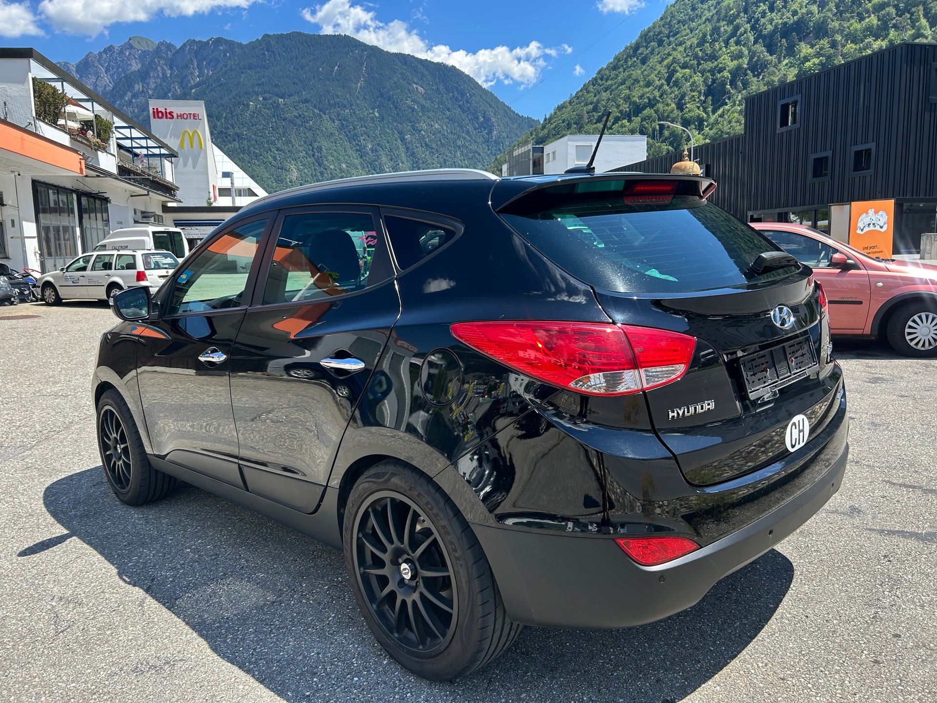 HYUNDAI iX 35 2.0 Premium 4WD-image-3