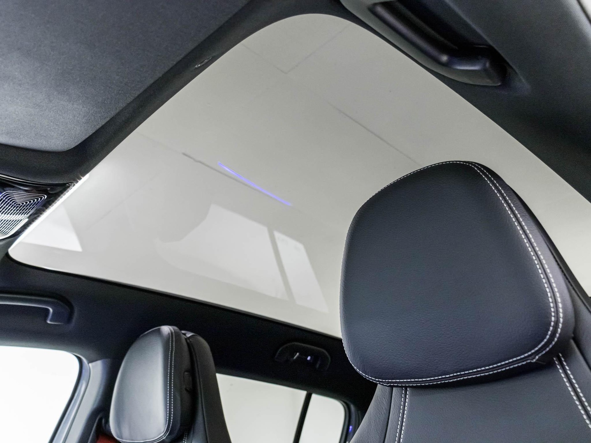 MERCEDES-BENZ GLB 220 4MATIC-image-8