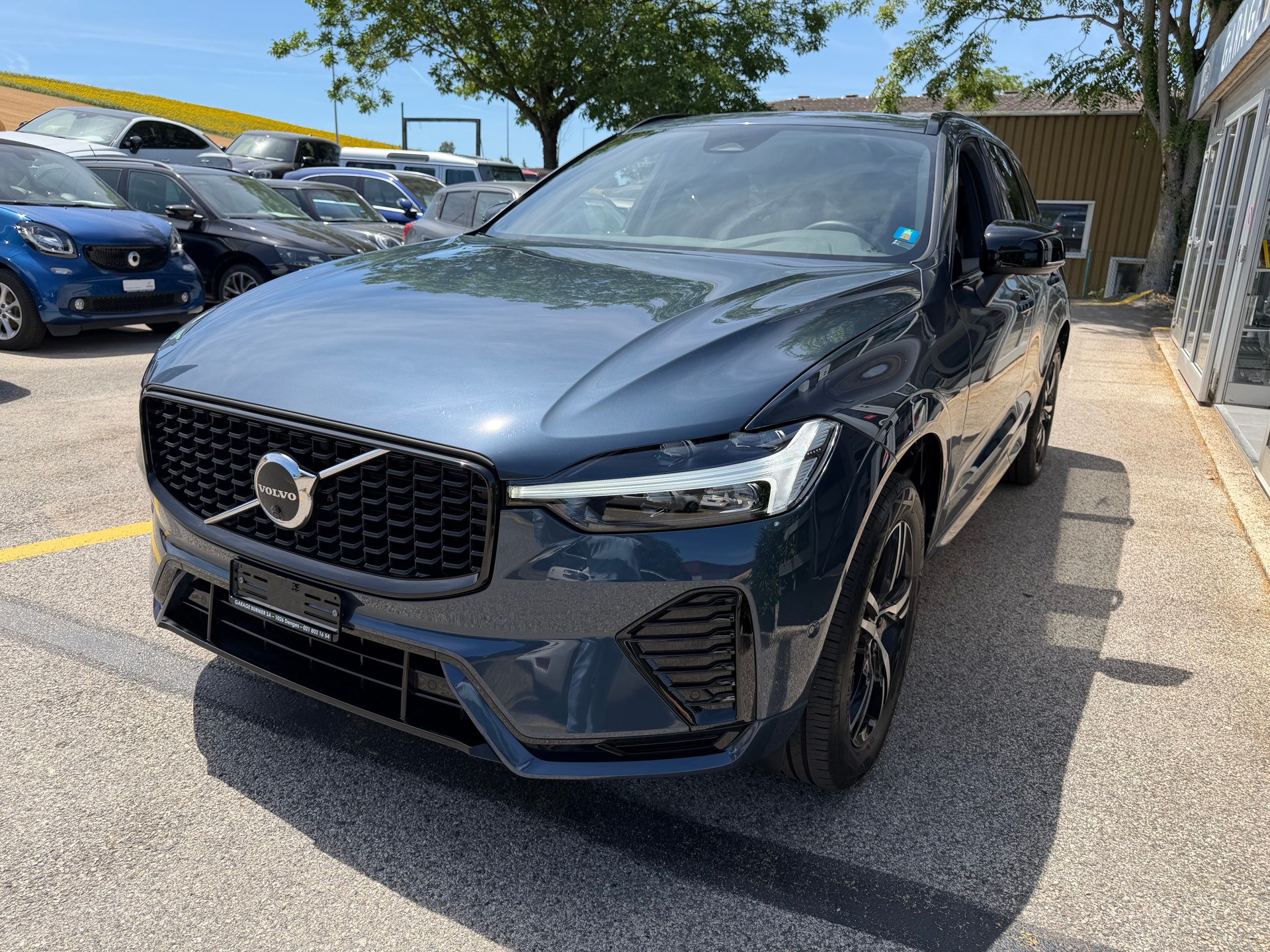 VOLVO XC60 B4 Diesel Mild Hybrid AWD R-Design Geartronic-image-1