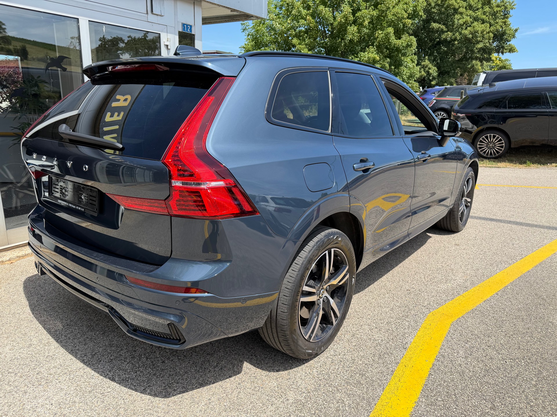 VOLVO XC60 B4 Diesel Mild Hybrid AWD R-Design Geartronic-image-2