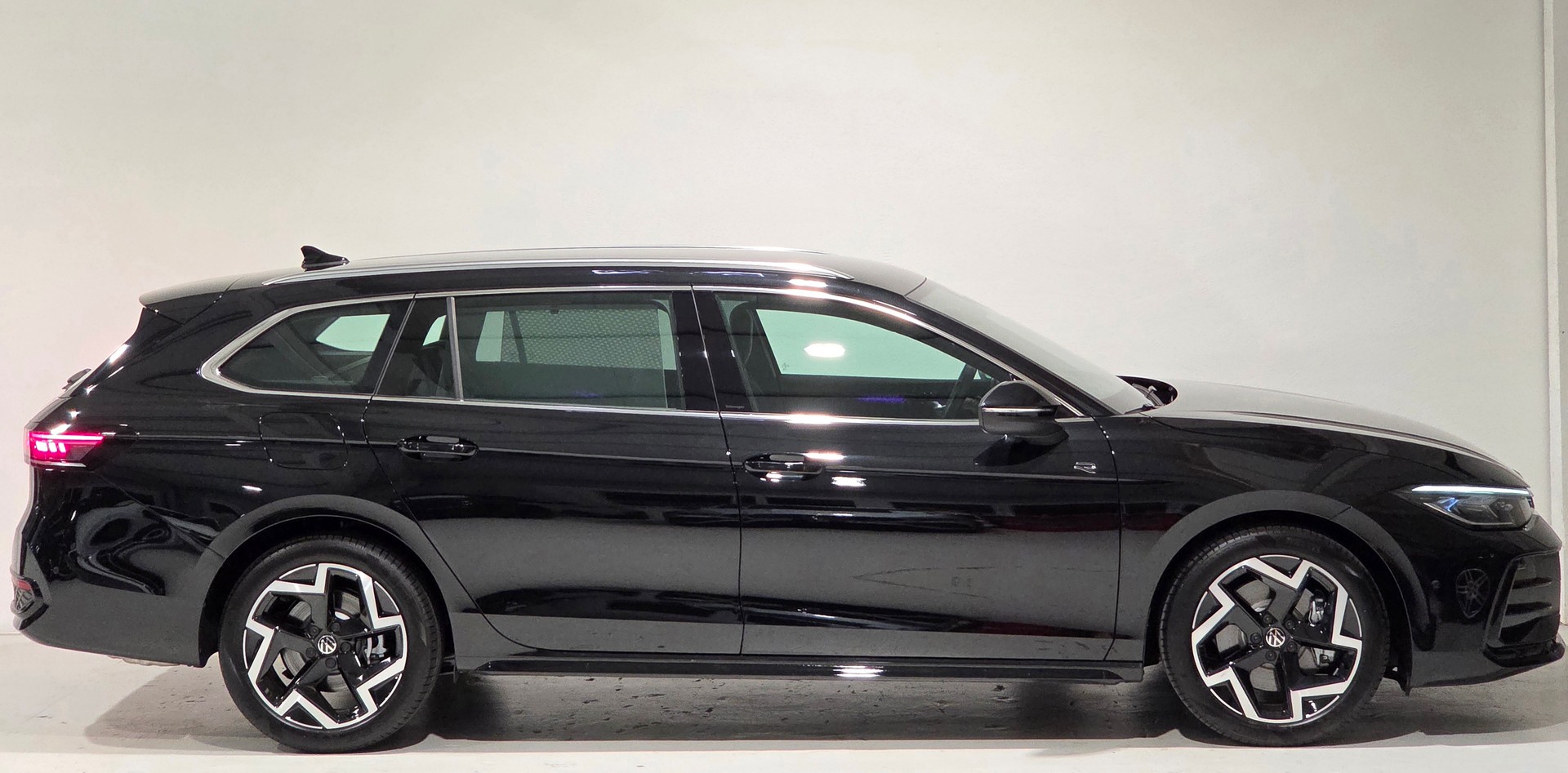 VW Passat Variant 2.0 TSI evo4 R-Line 4 Motion DSG, Werksgarantie bis 07.2030-image-28