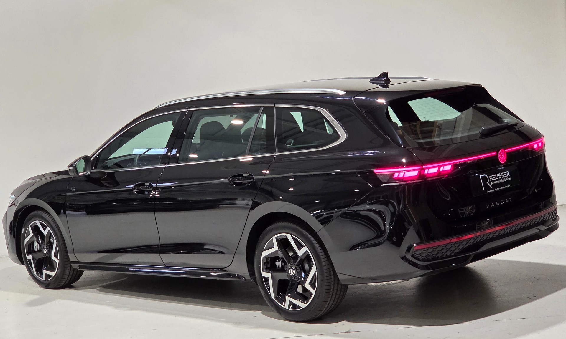VW Passat Variant 2.0 TSI evo4 R-Line 4 Motion DSG, Werksgarantie bis 07.2030-image-2