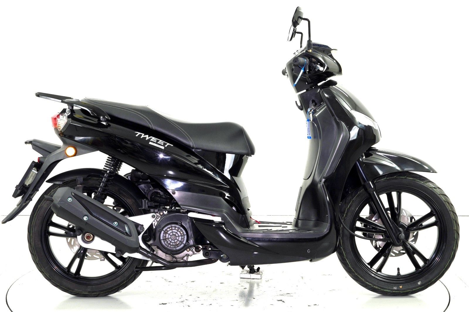 PEUGEOT Tweet 125-showroom-element-3
