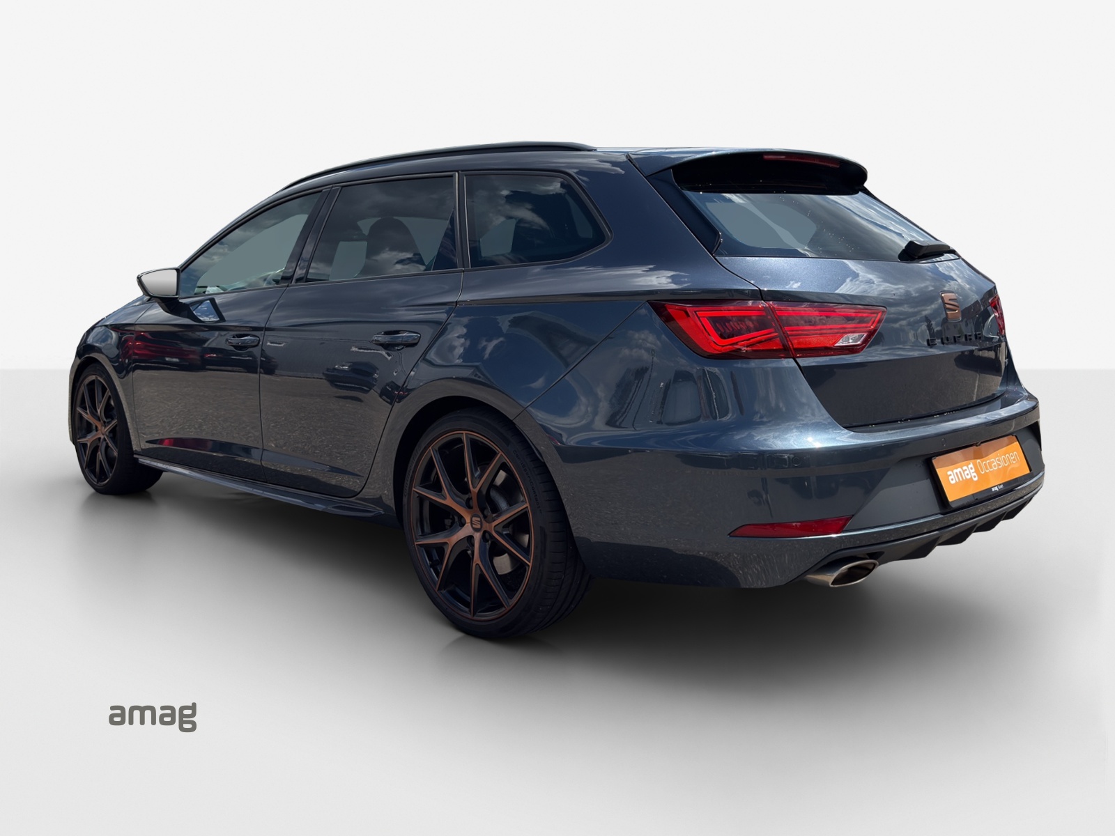 SEAT Leon ST 2.0 TSI Cupra 300 4 Drive DSG-image-2