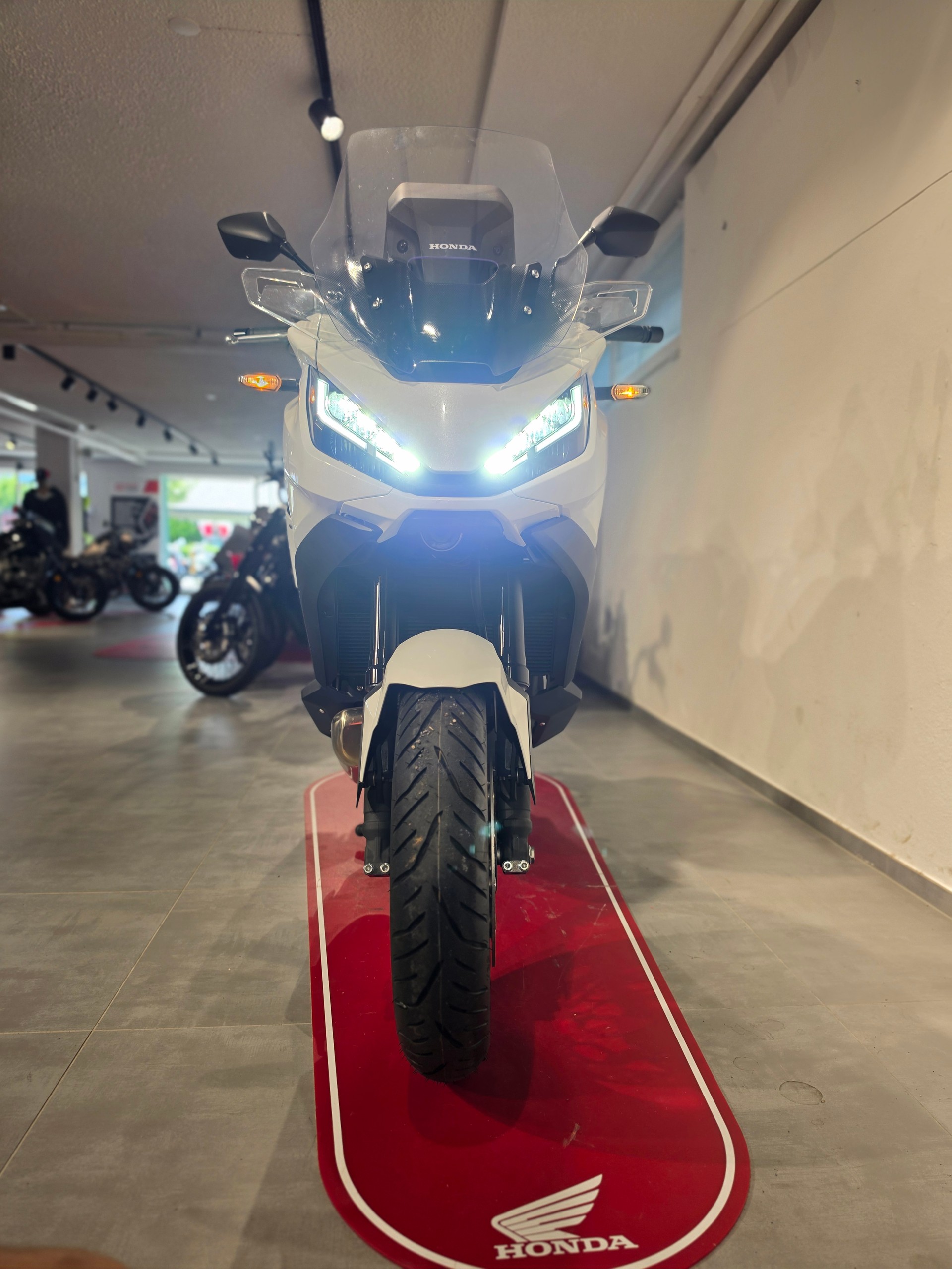 HONDA NT 1100 DCT-showroom-element-1