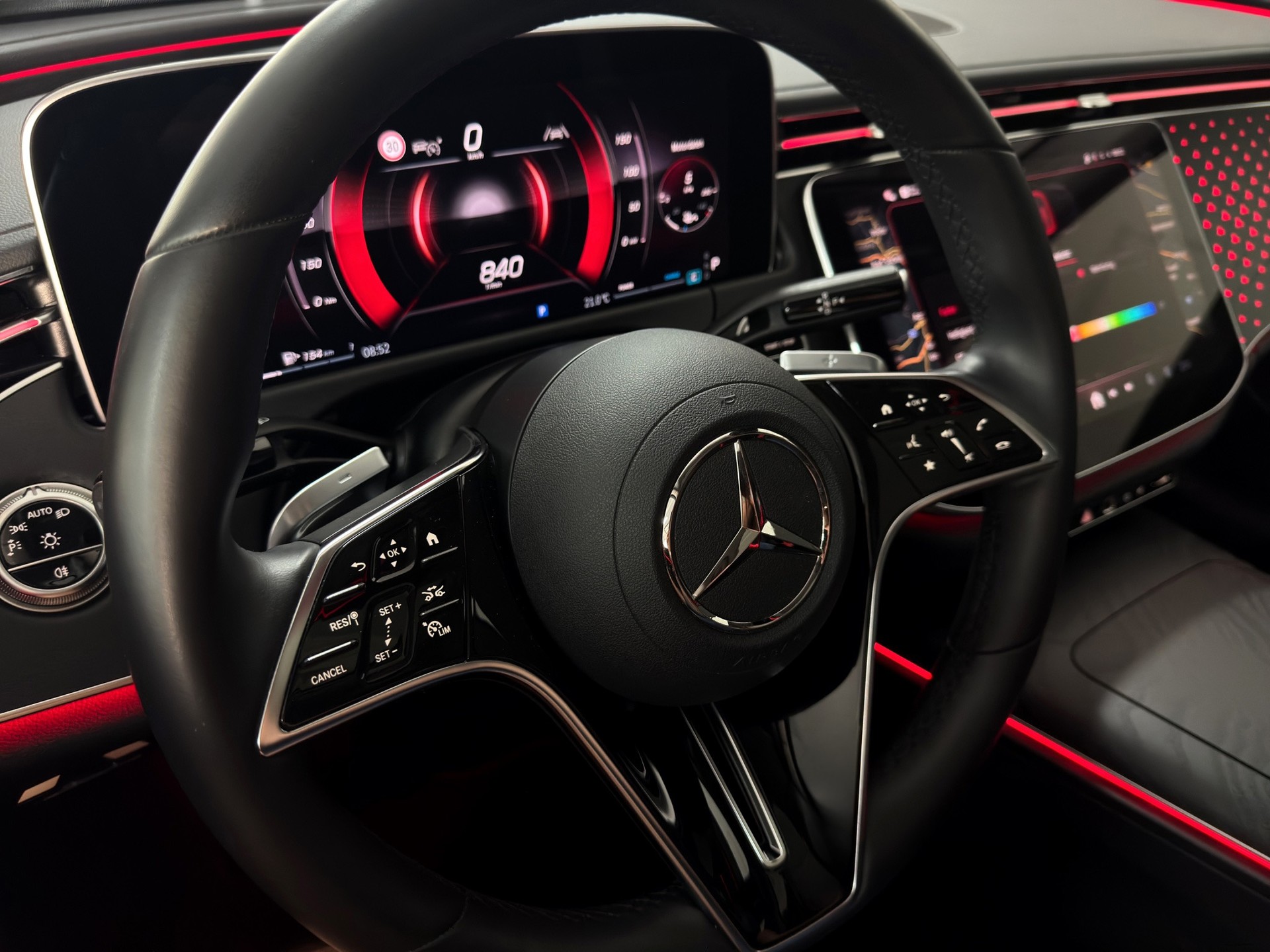 MERCEDES-BENZ E 220 d 9G-Tronic AVANTGARDE Advanced Plus "Pano-DIGITAL LIGHT-360°Kamera"-image-17