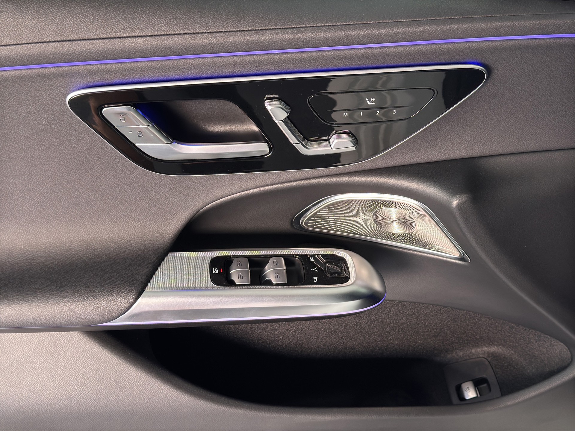 MERCEDES-BENZ E 220 d 9G-Tronic AVANTGARDE Advanced Plus "Pano-DIGITAL LIGHT-360°Kamera"-image-12
