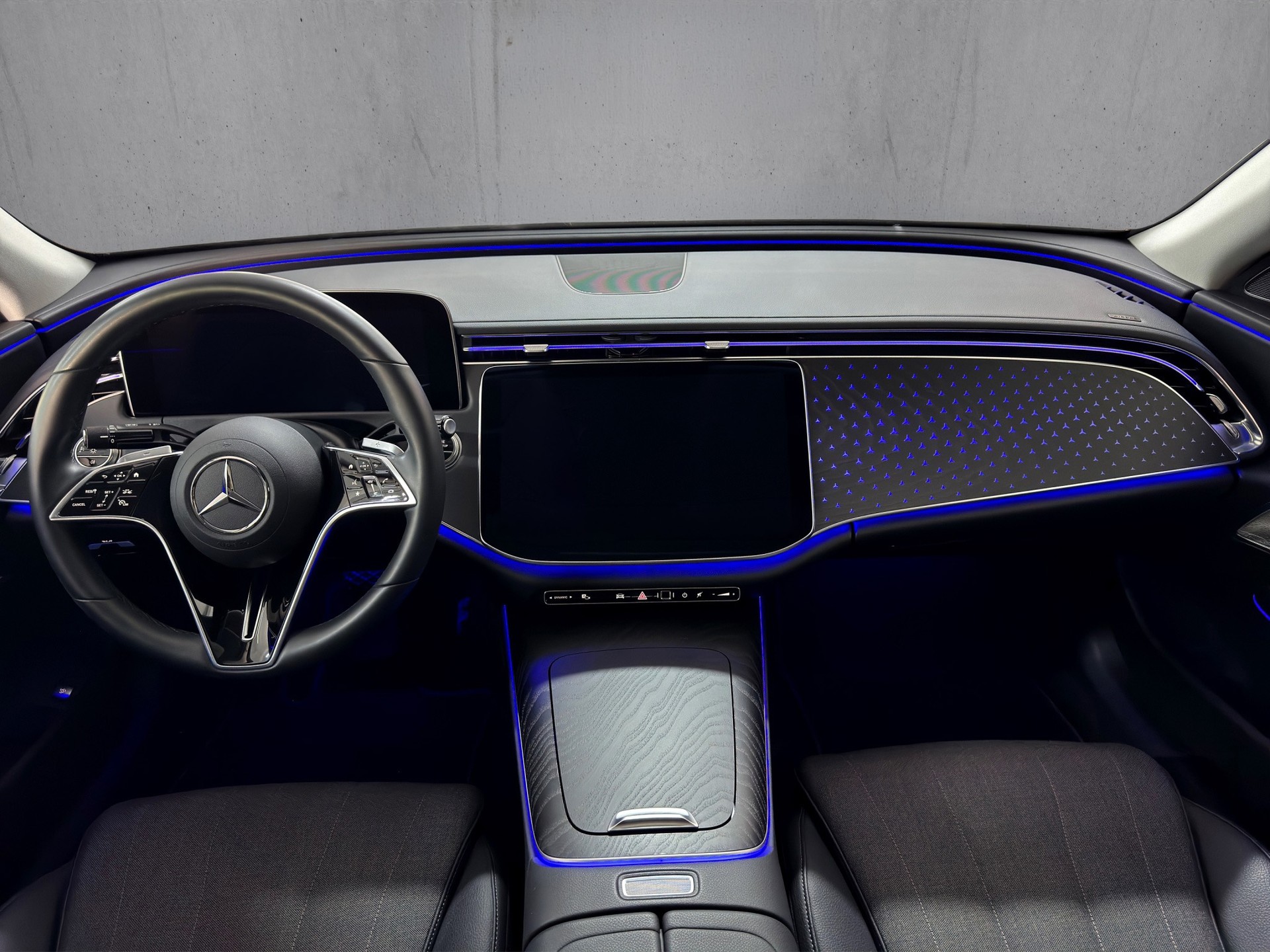 MERCEDES-BENZ E 220 d 9G-Tronic AVANTGARDE Advanced Plus "Pano-DIGITAL LIGHT-360°Kamera"-image-15