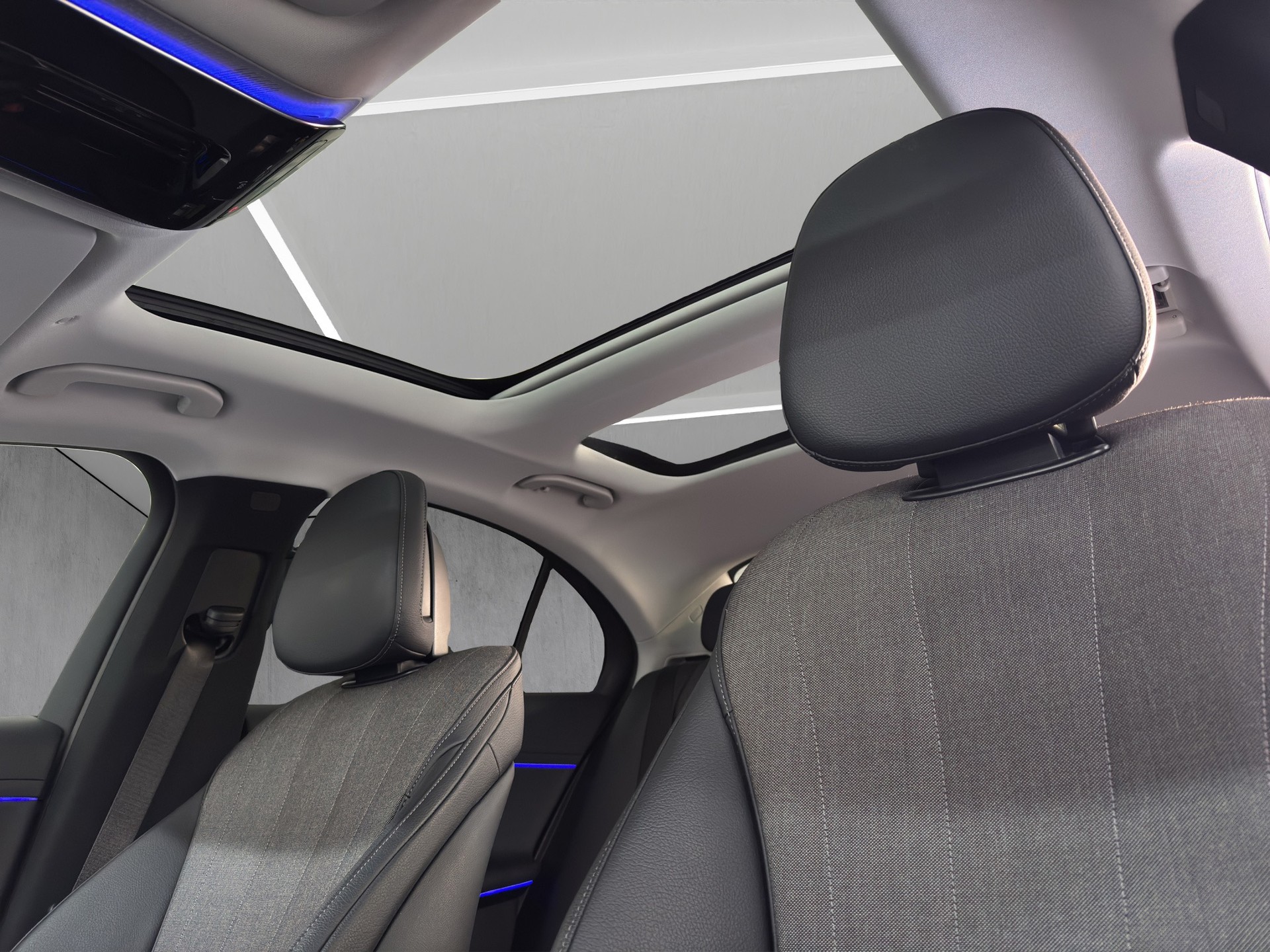 MERCEDES-BENZ E 220 d 9G-Tronic AVANTGARDE Advanced Plus "Pano-DIGITAL LIGHT-360°Kamera"-image-11