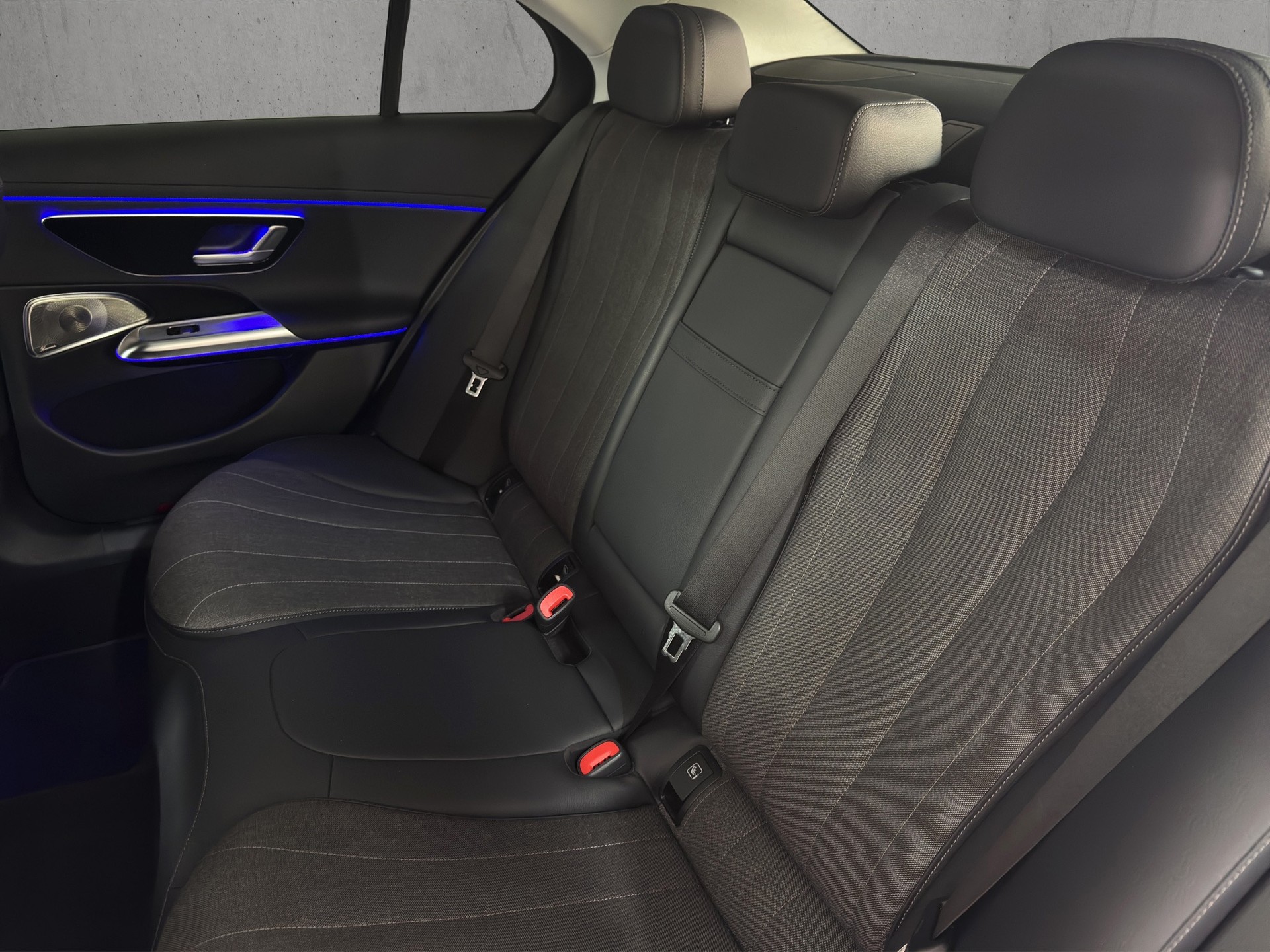 MERCEDES-BENZ E 220 d 9G-Tronic AVANTGARDE Advanced Plus "Pano-DIGITAL LIGHT-360°Kamera"-image-14
