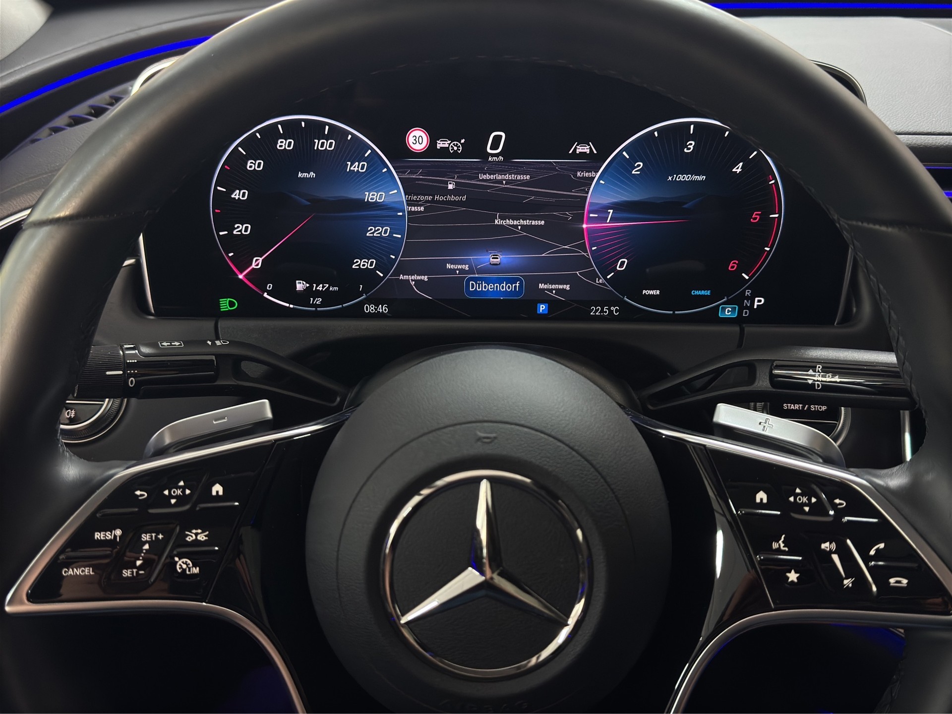 MERCEDES-BENZ E 220 d 9G-Tronic AVANTGARDE Advanced Plus "Pano-DIGITAL LIGHT-360°Kamera"-image-18