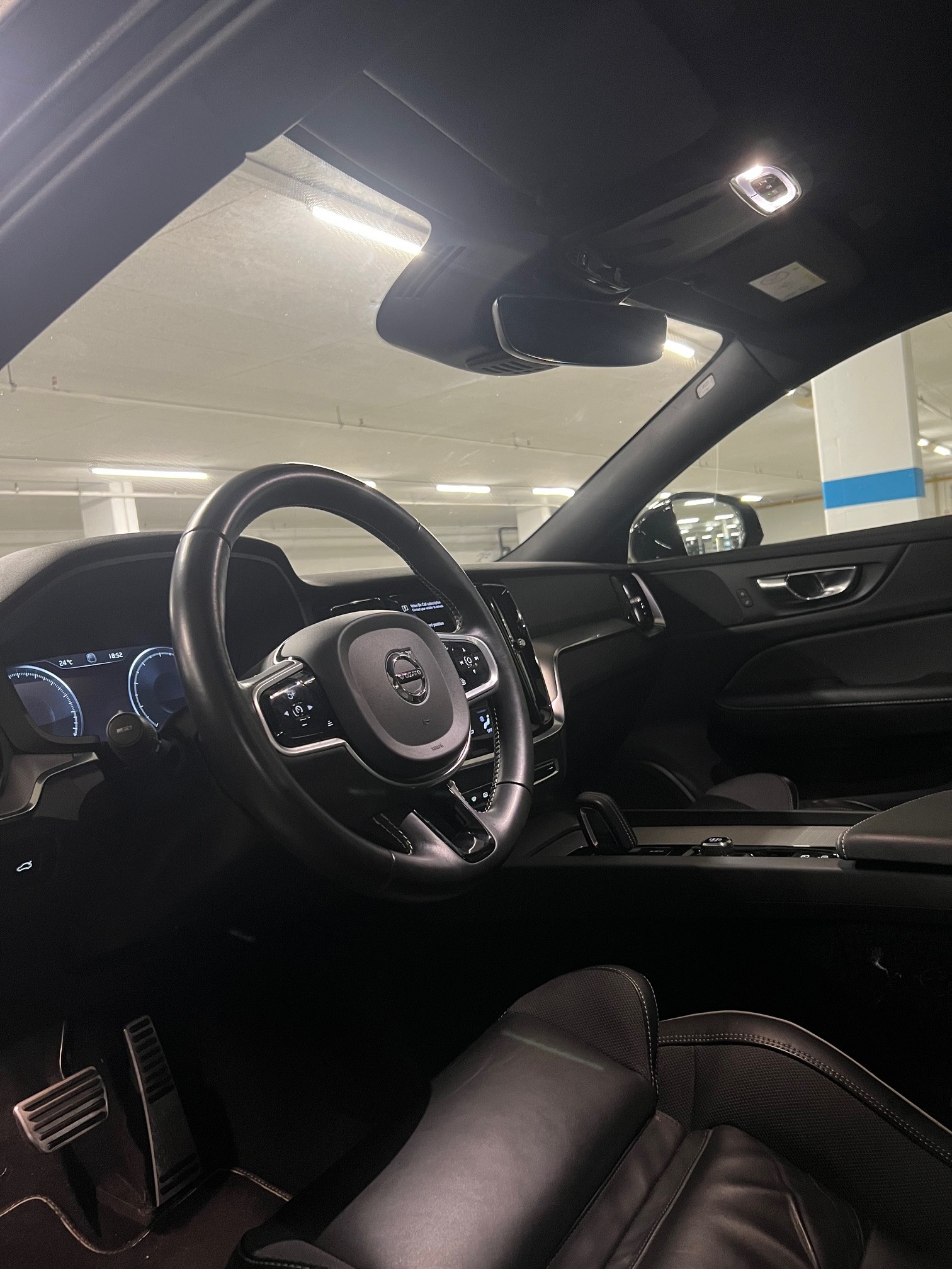 VOLVO B5 Mild-Hybrid R-Design-image-9