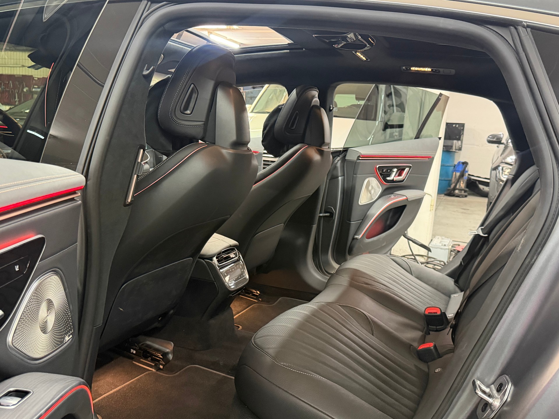 MERCEDES-BENZ EQS 580 4Matic Electric Art Line-image-11