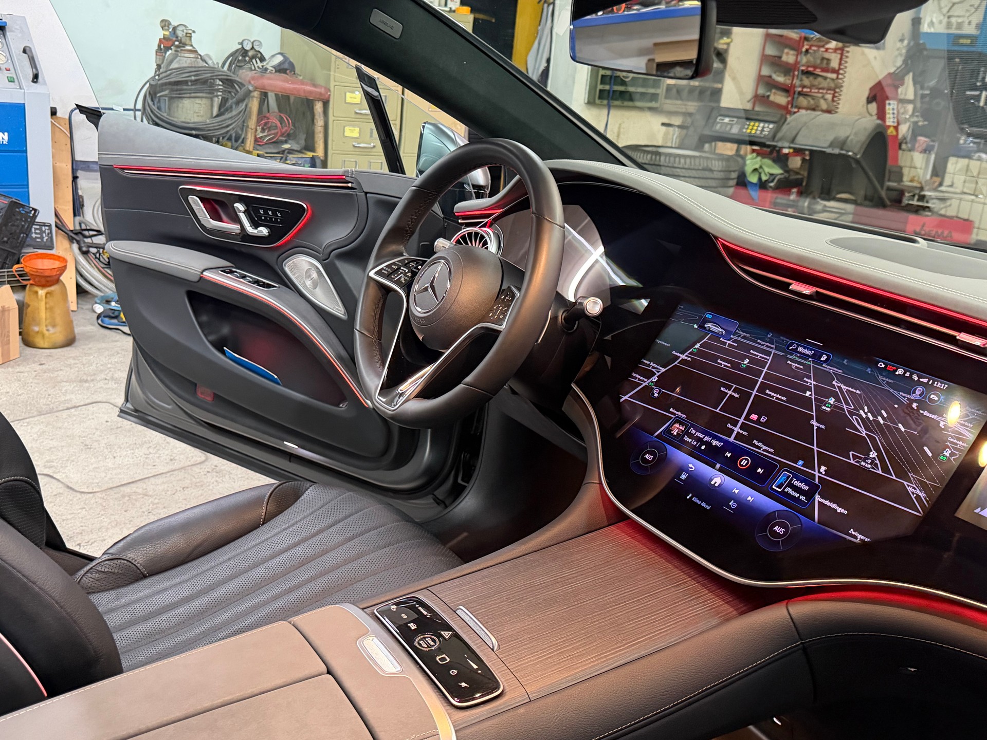 MERCEDES-BENZ EQS 580 4Matic Electric Art Line-image-8